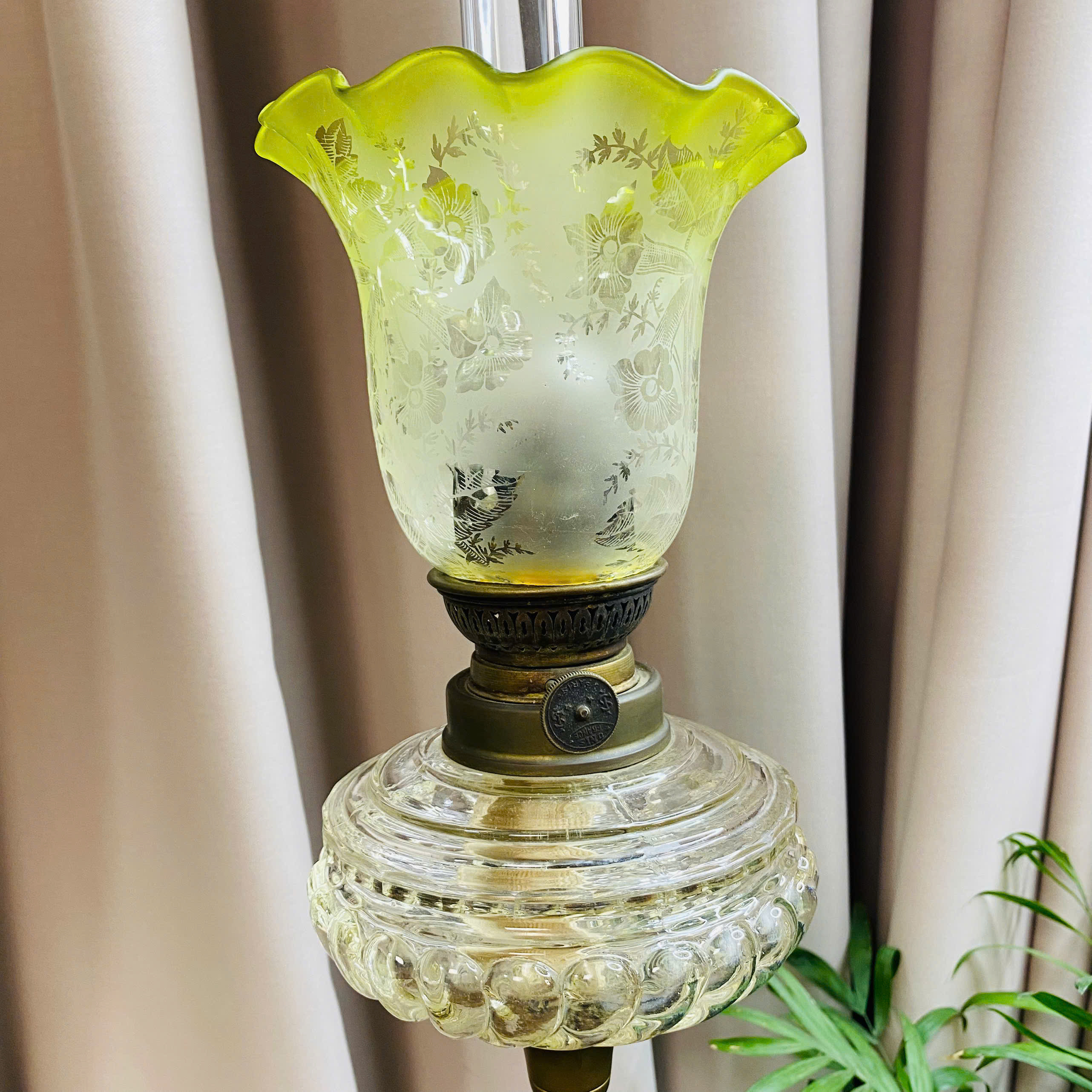 Tượng đèn dầu cu tí Châu Âu độc lạ