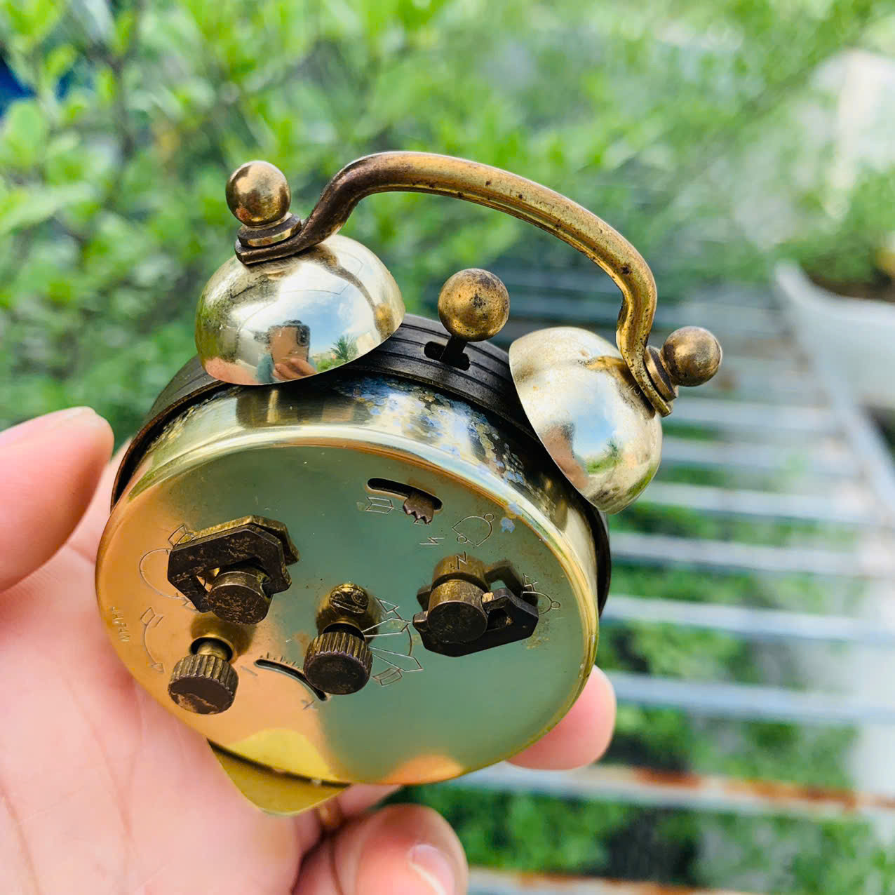 Đồng hồ báo thức Citizen cót ngày
