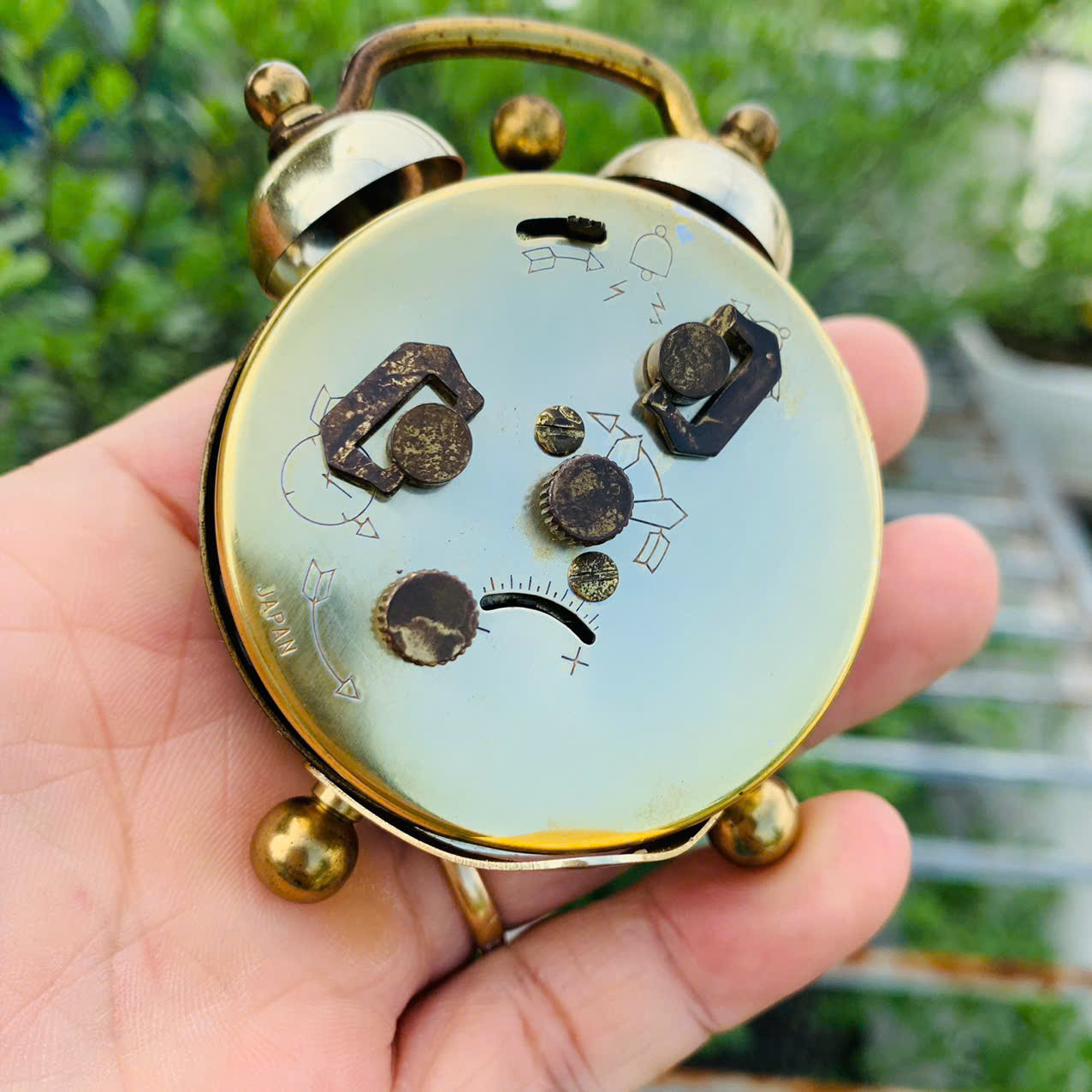 Đồng hồ báo thức Citizen cót ngày