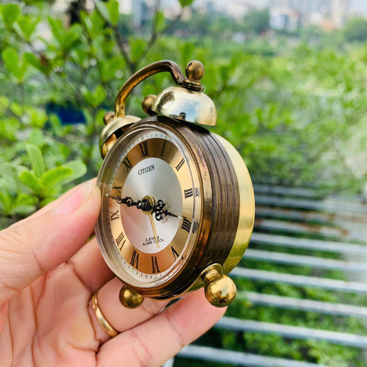 Đồng hồ báo thức Citizen cót ngày