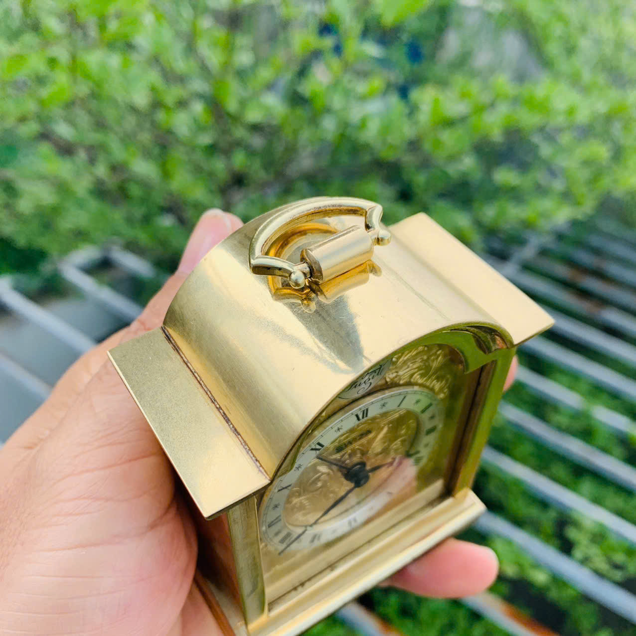 Đồng hồ báo thức Swiza cót tuần