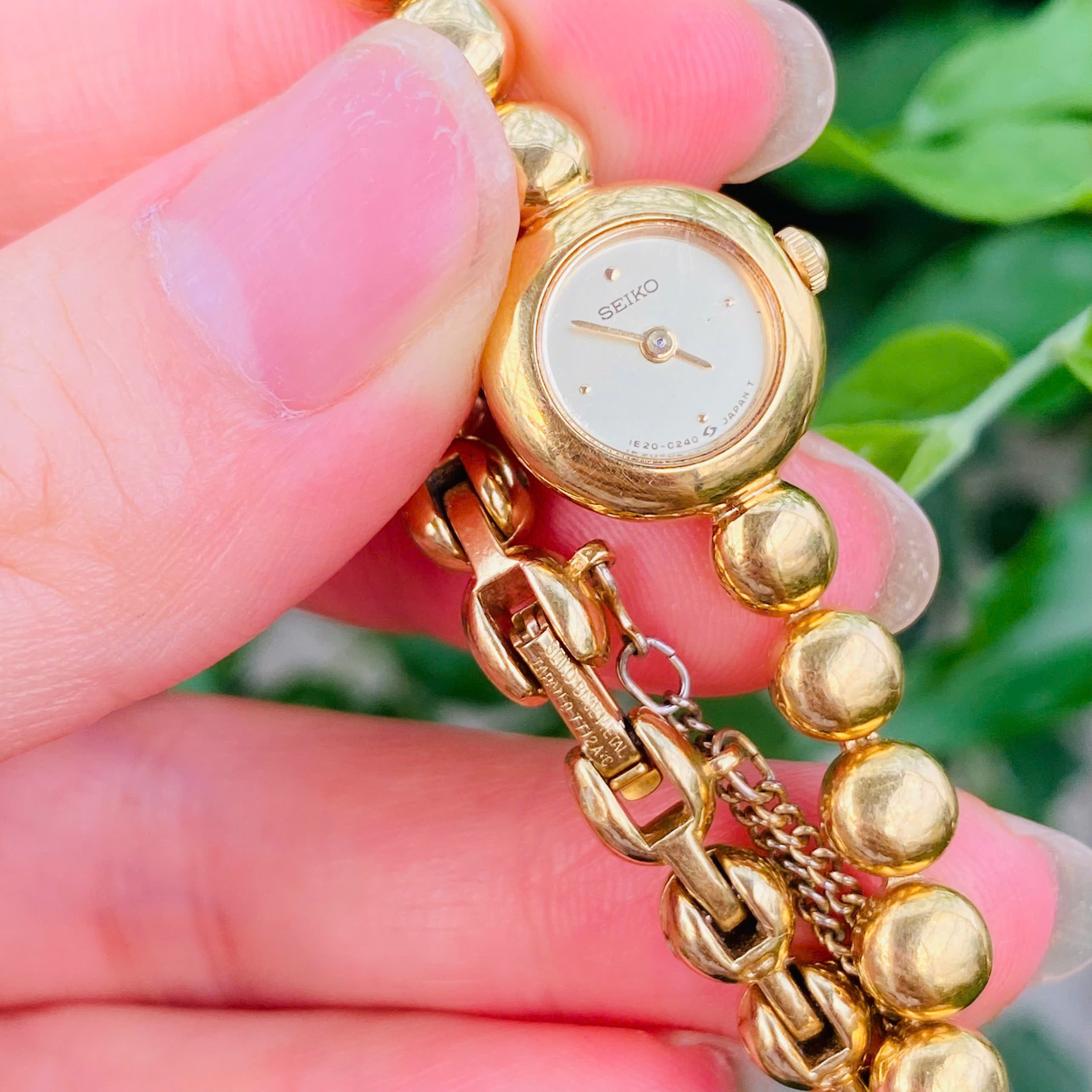 Đồng hồ đeo tay nữ Seiko mạ vàng