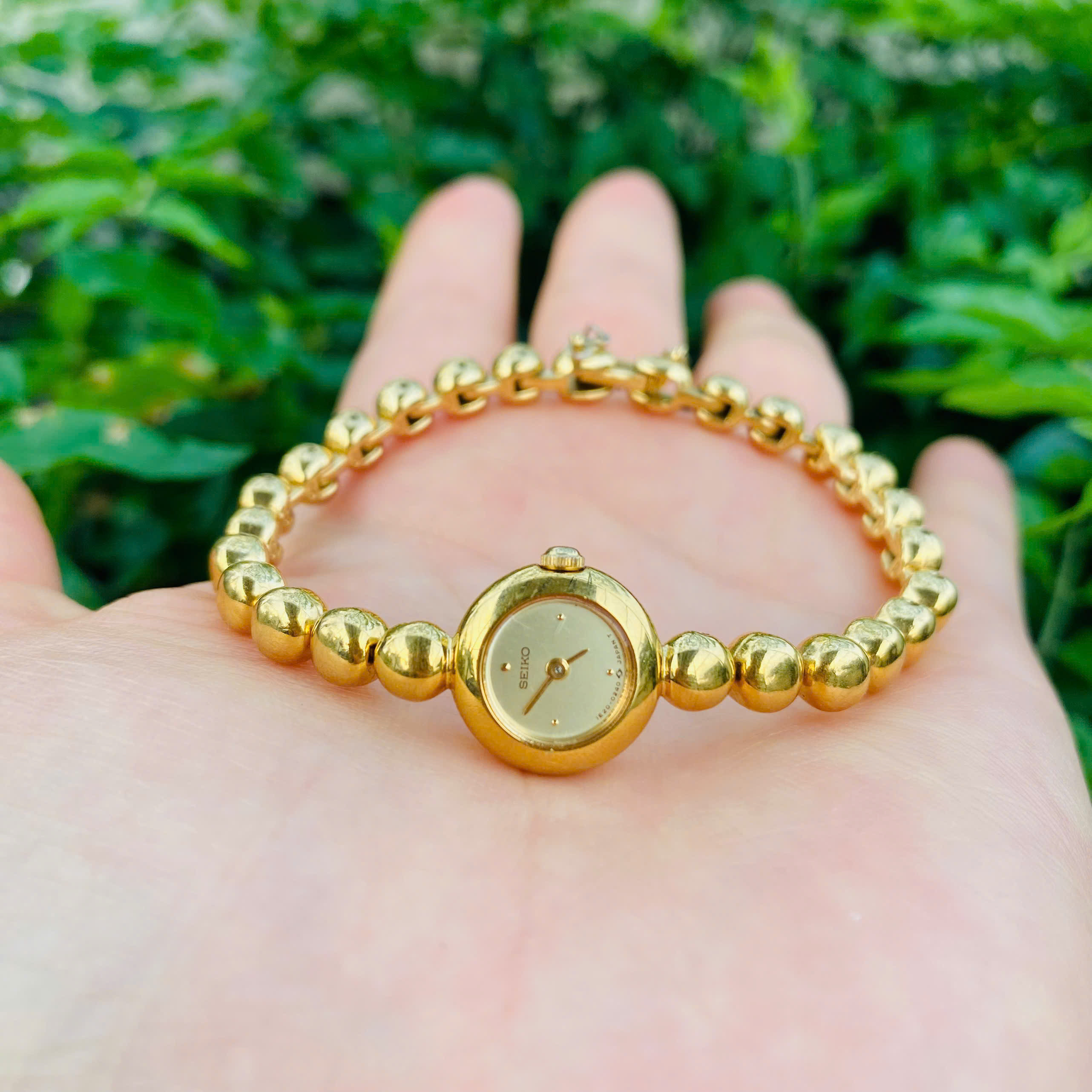 Đồng hồ đeo tay nữ Seiko mạ vàng