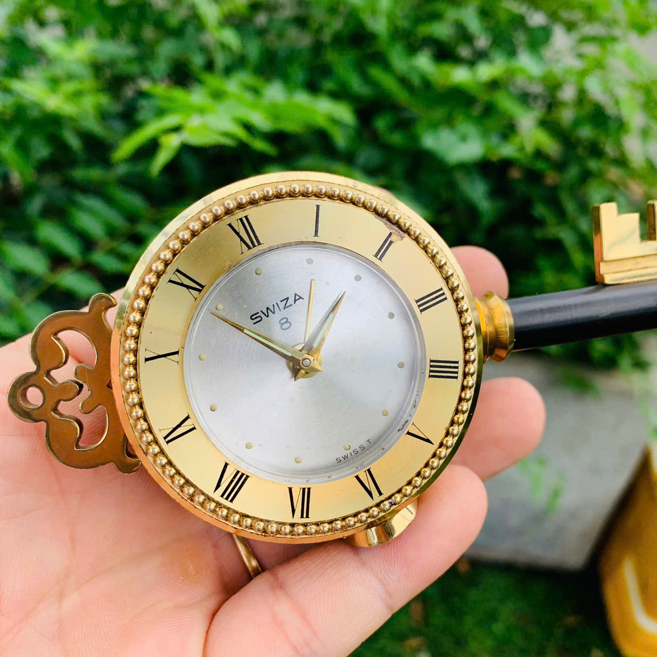 Đồng hồ báo thức Swiza Thụy Sĩ cót tuần
