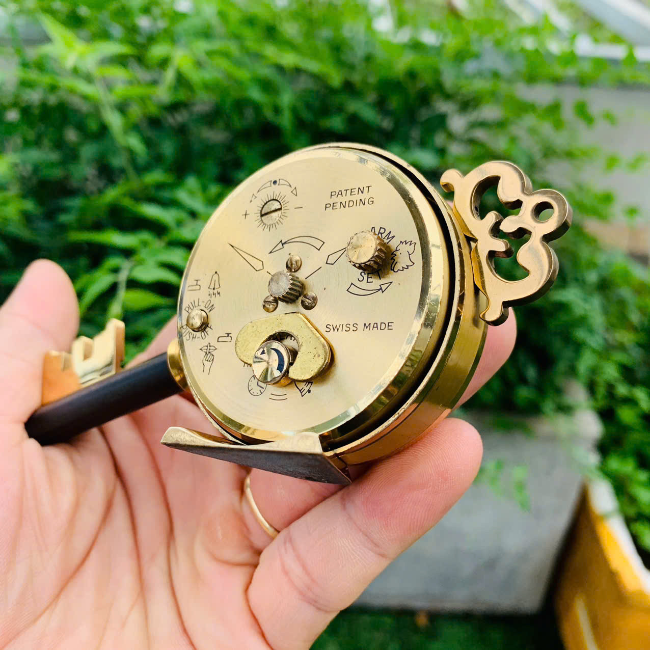 Đồng hồ báo thức Swiza Thụy Sĩ cót tuần