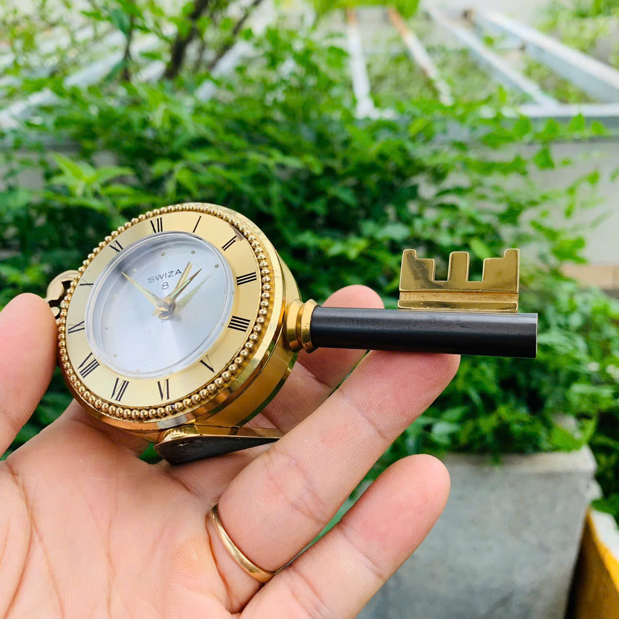 Đồng hồ báo thức Swiza Thụy Sĩ cót tuần