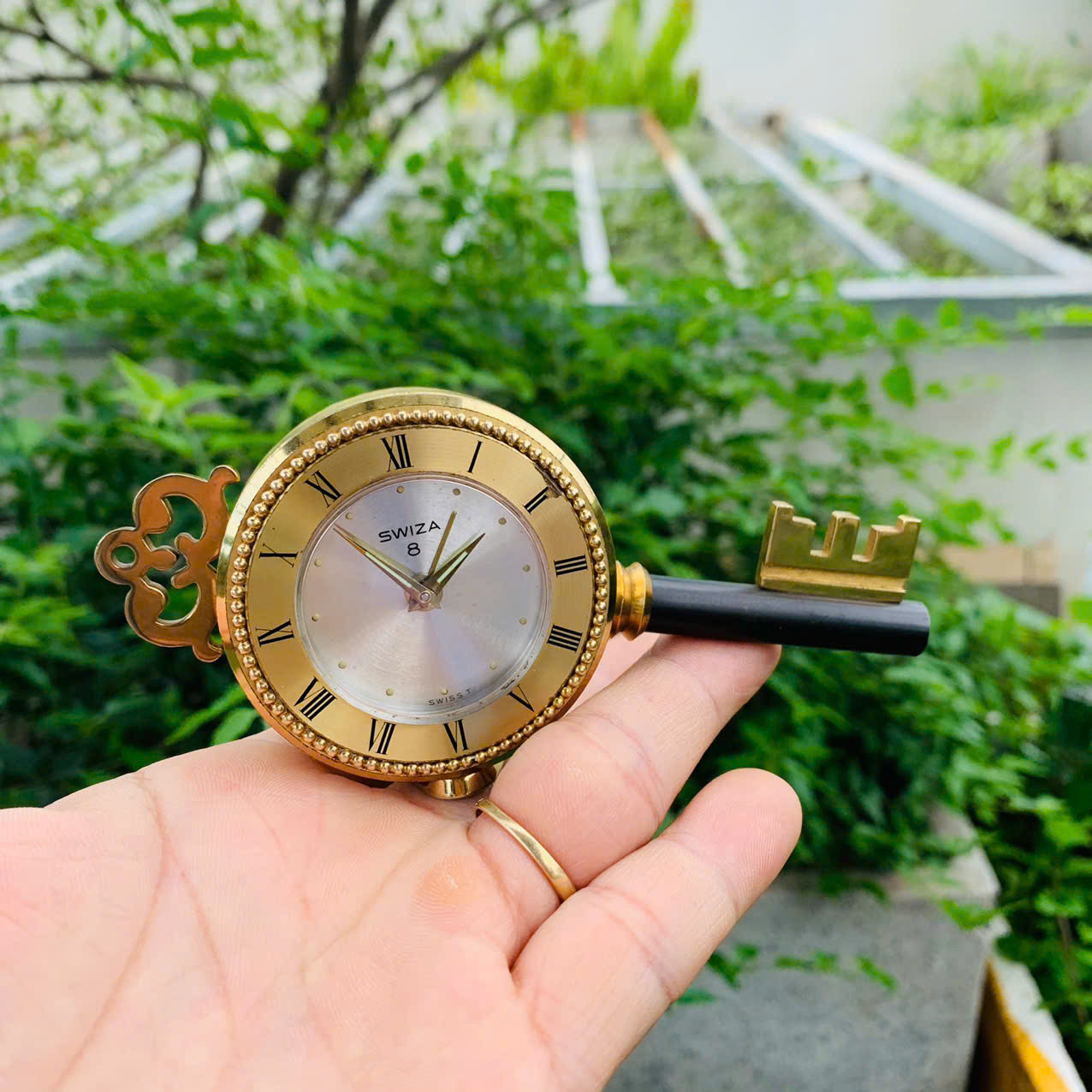 Đồng hồ báo thức Swiza Thụy Sĩ cót tuần