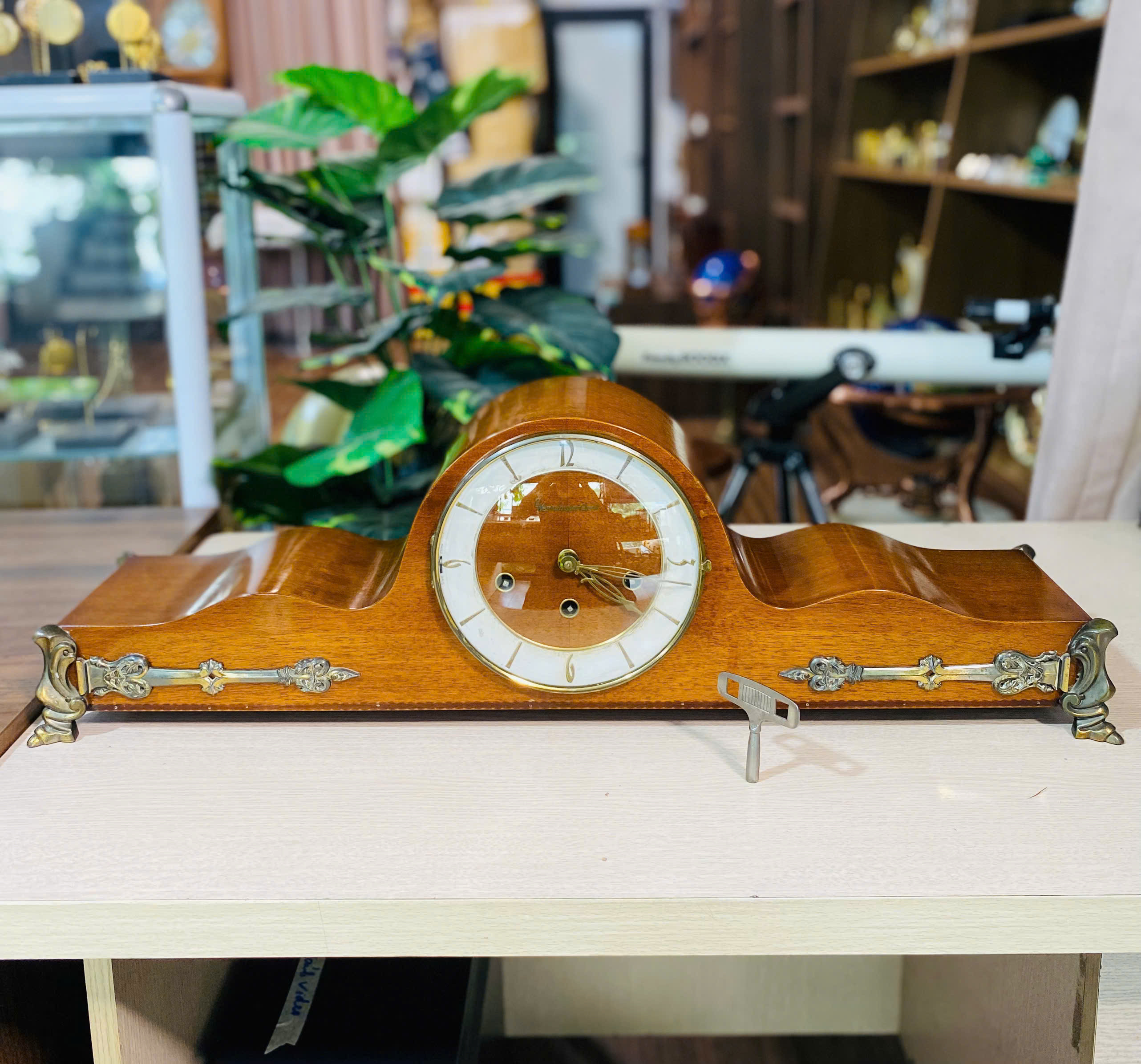 Đồng hồ vai bò Đức, size lớn chân đúc đồng