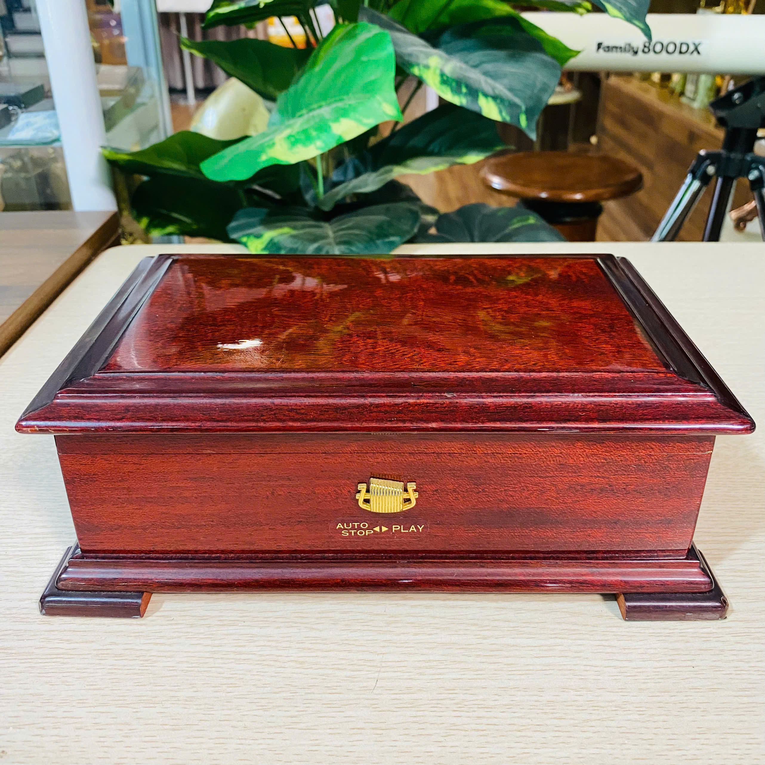 Hộp nhạc Sankyo Orpheus 50 nốt, chơi 2 bản nhạc.