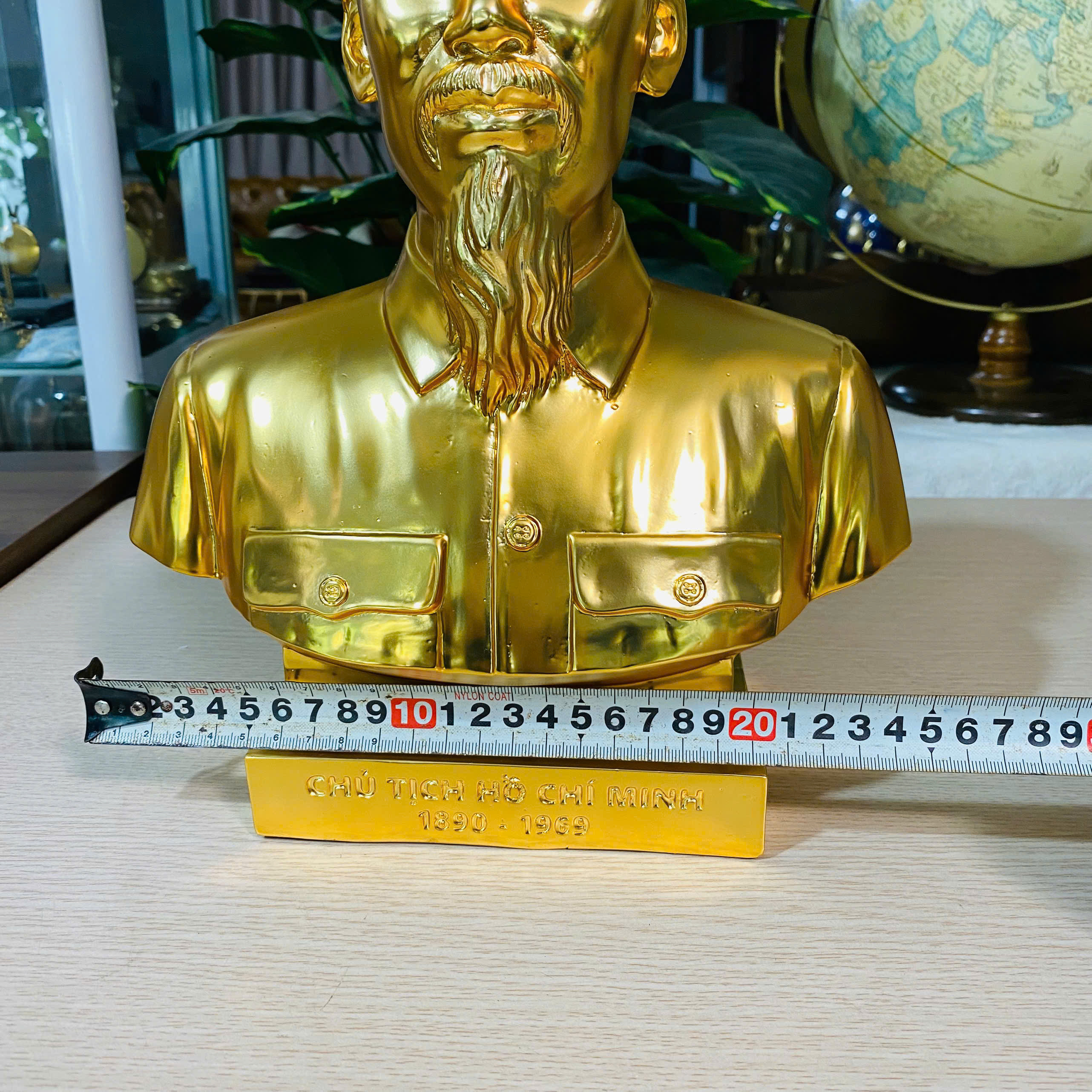 Tượng đồng mạ vàng Chủ tịch Hồ Chí Minh