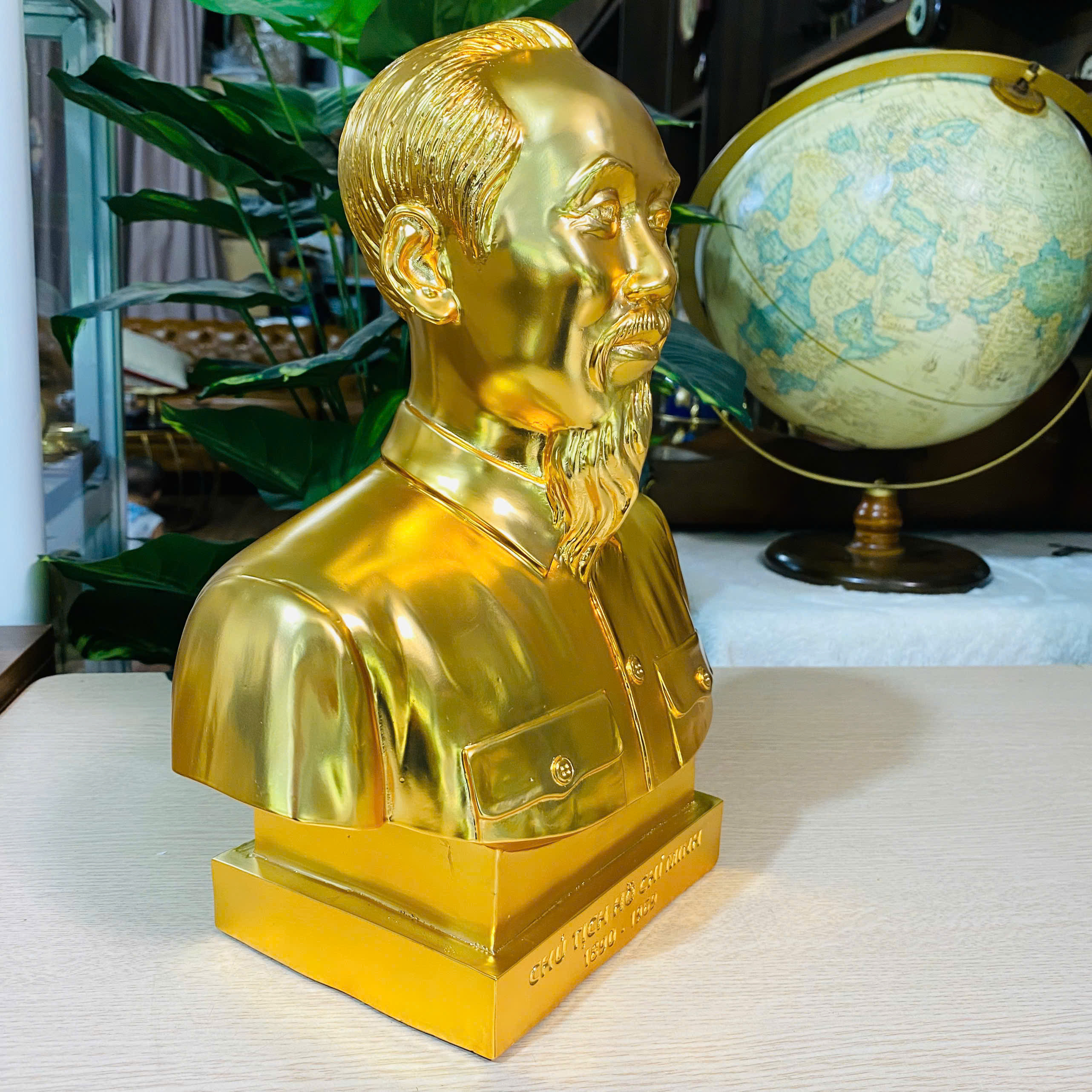 Tượng đồng mạ vàng Chủ tịch Hồ Chí Minh