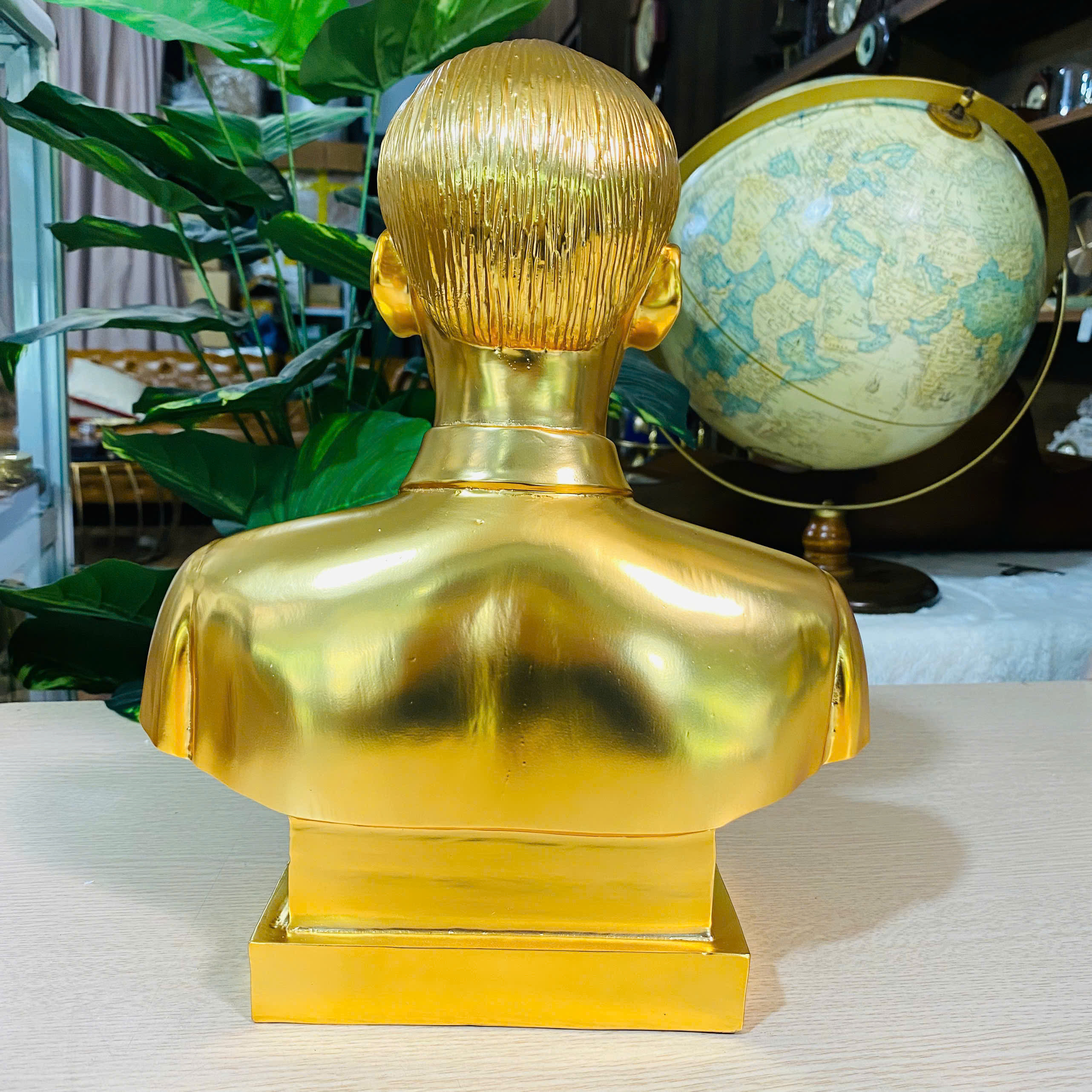Tượng đồng mạ vàng Chủ tịch Hồ Chí Minh