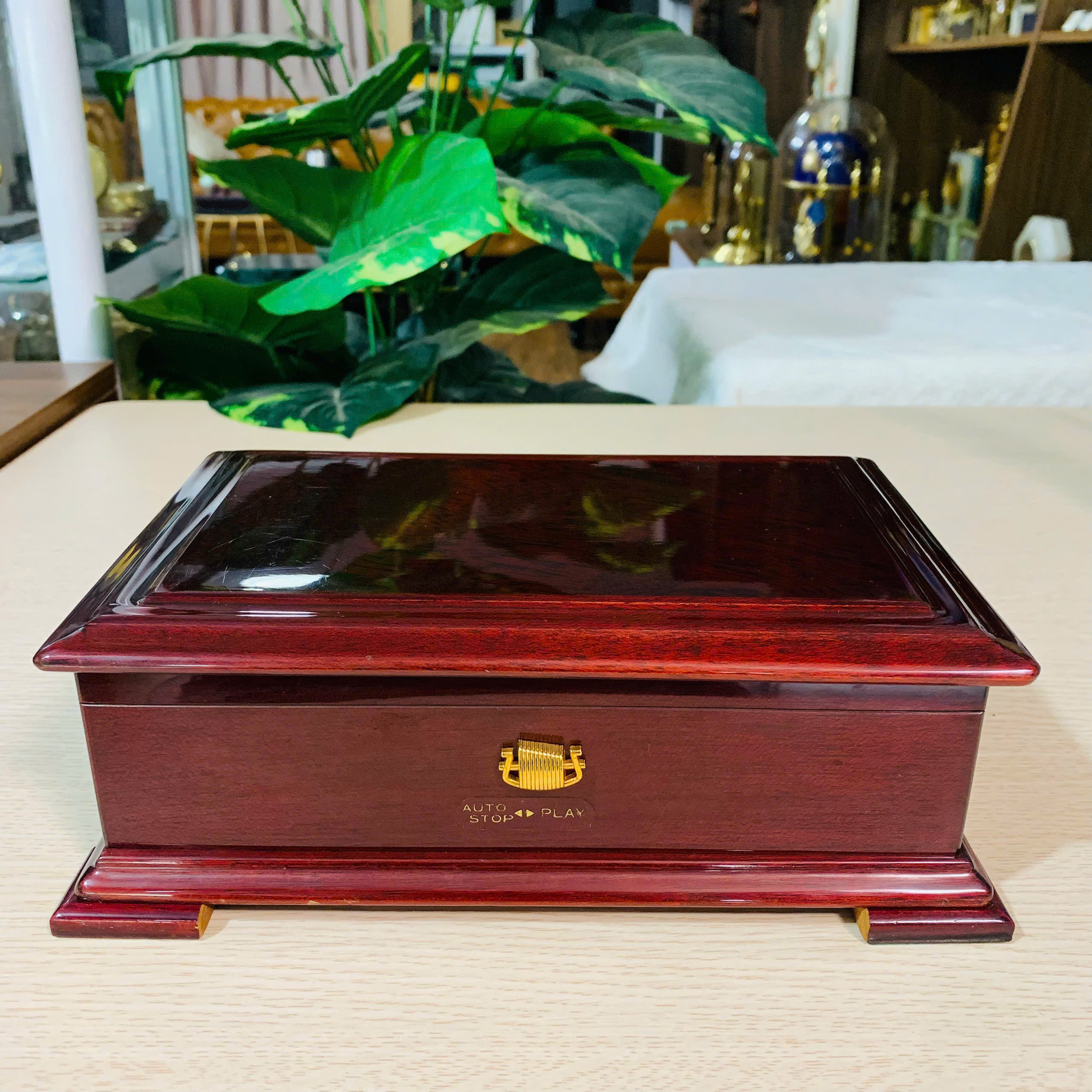 Hộp nhạc Sankyo Orpheus 50 nốt, chơi 2 bản nhạc.