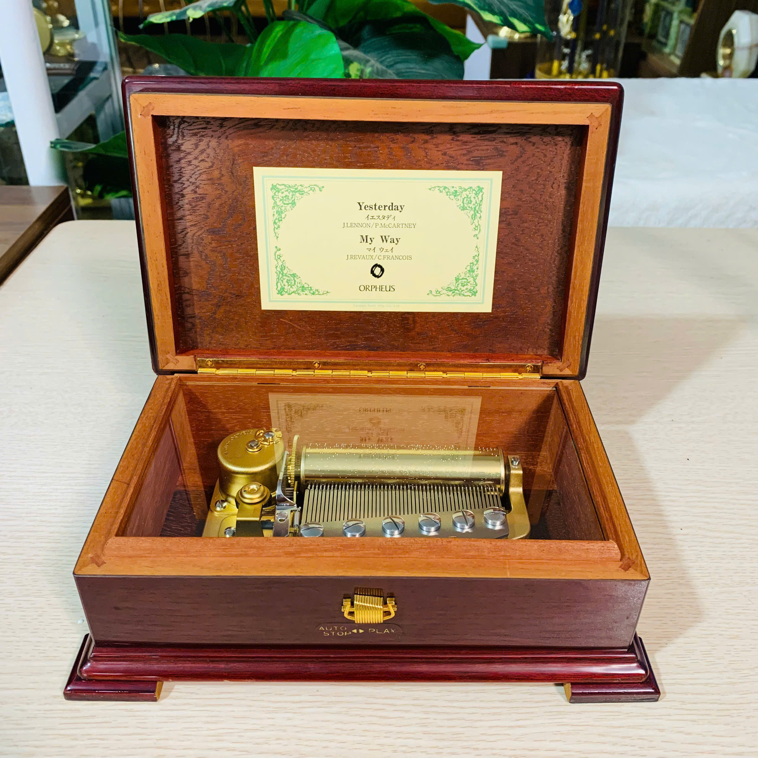 Hộp nhạc Sankyo Orpheus 50 nốt, chơi 2 bản nhạc.