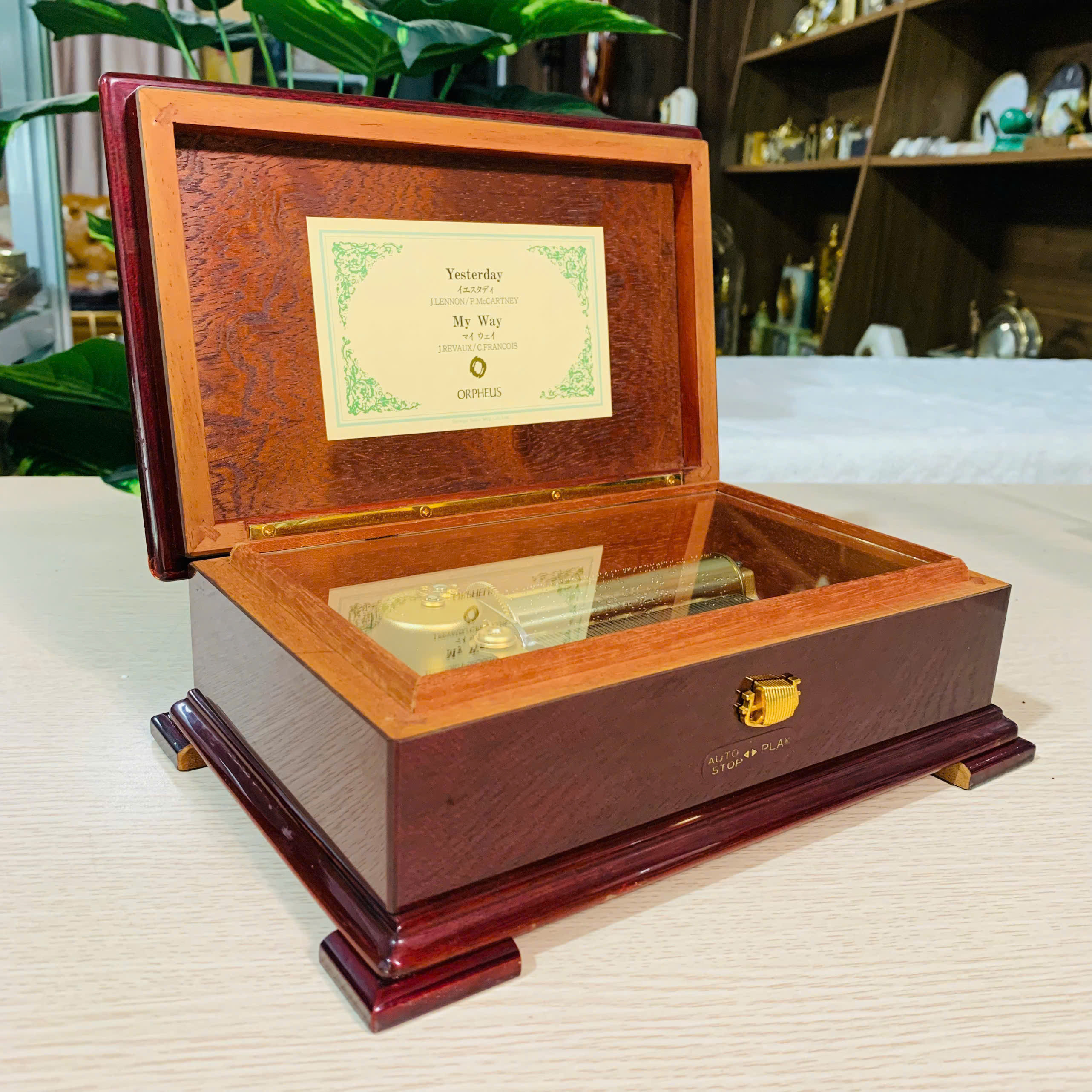 Hộp nhạc Sankyo Orpheus 50 nốt, chơi 2 bản nhạc.