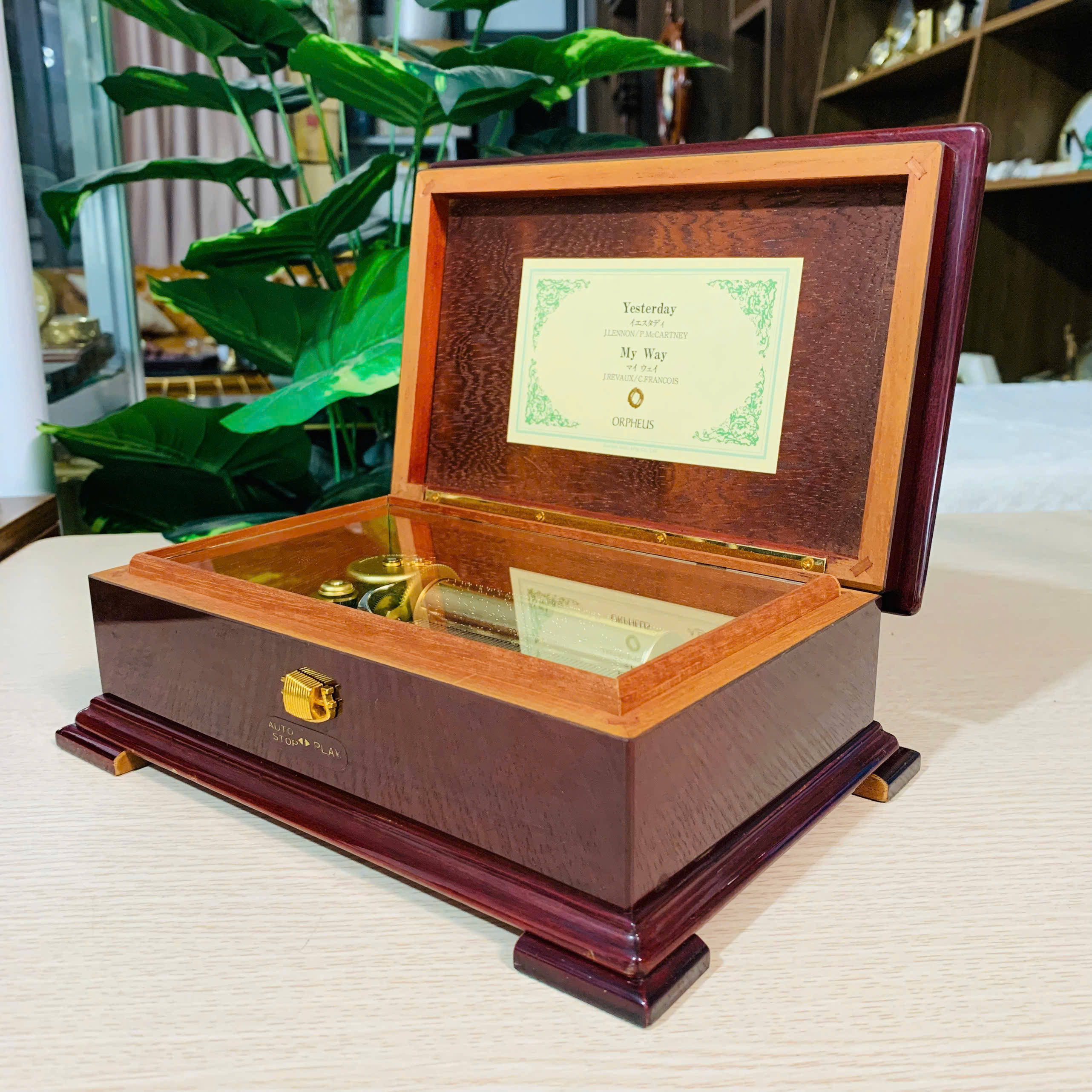 Hộp nhạc Sankyo Orpheus 50 nốt, chơi 2 bản nhạc.