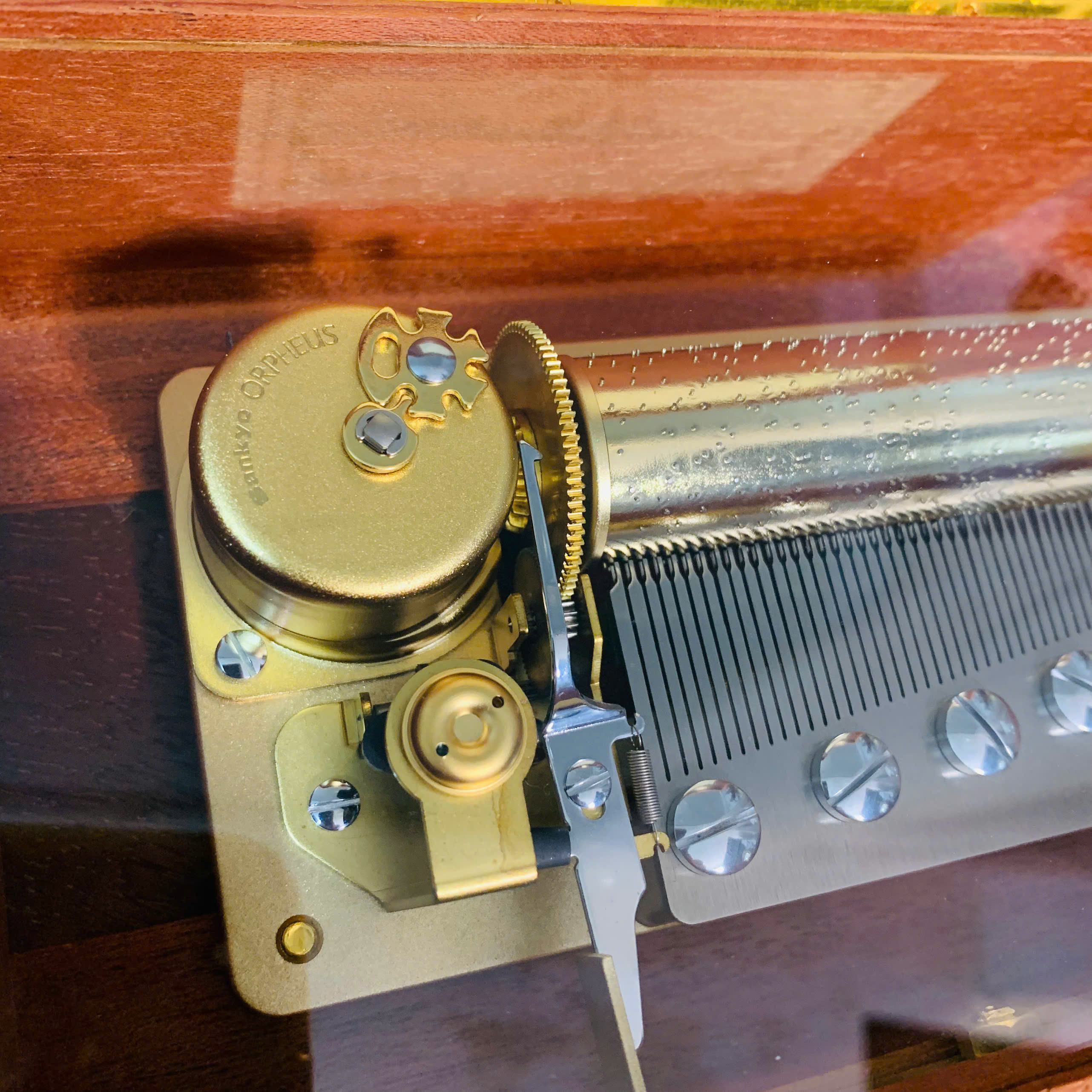 Hộp nhạc Sankyo Orpheus 50 nốt, chơi 2 bản nhạc.