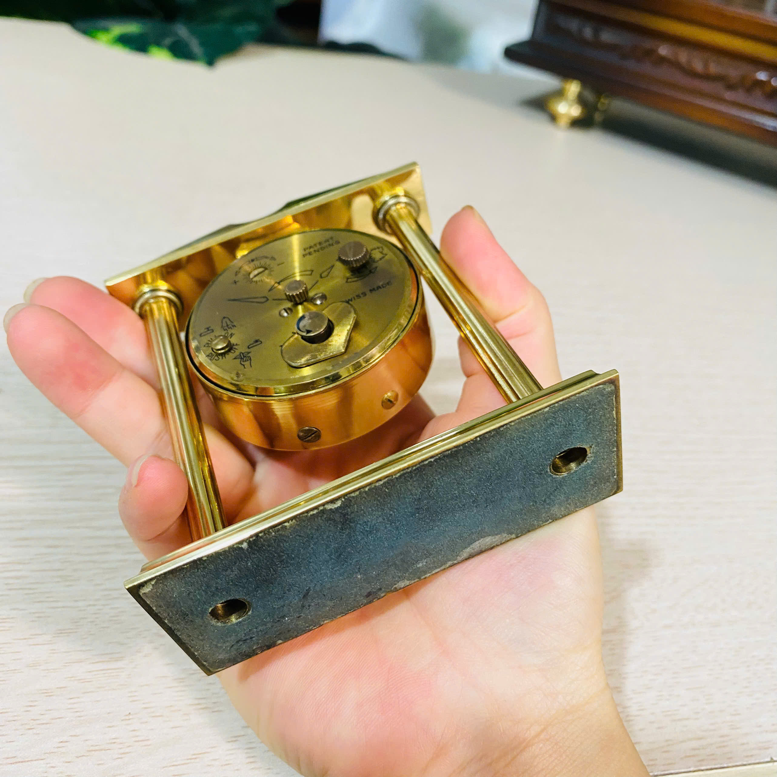 Đồng hồ báo thức Swiza Thụy sĩ cót tuần