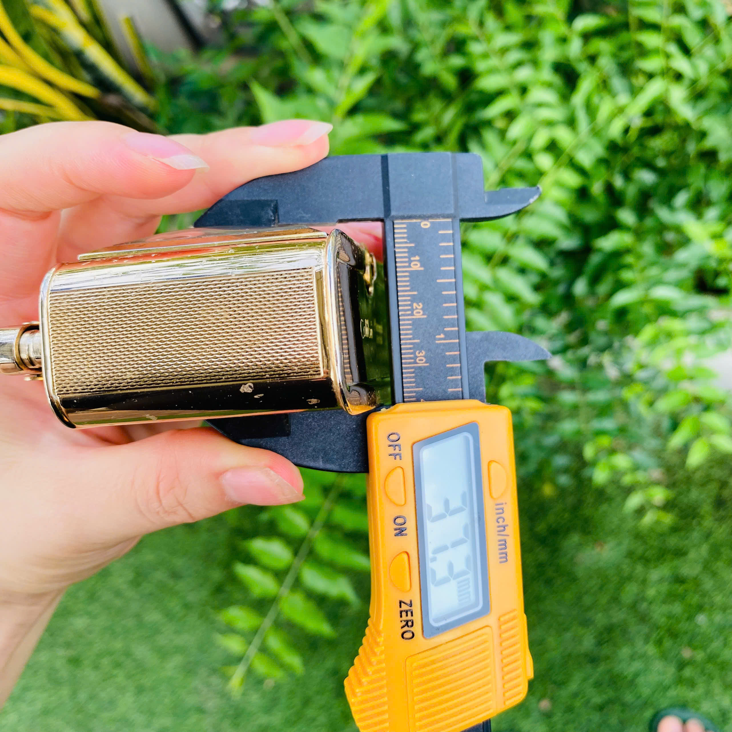 Đồng hồ Colibri Thụy Sĩ kết hợp bật lửa