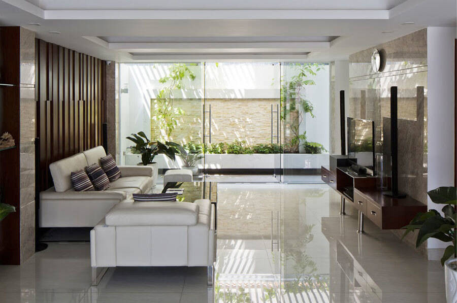 20 ý tưởng thiết kế khe sáng, giếng trời tại phòng khách khiến nhà bạn được “nâng tầm” thiết kế