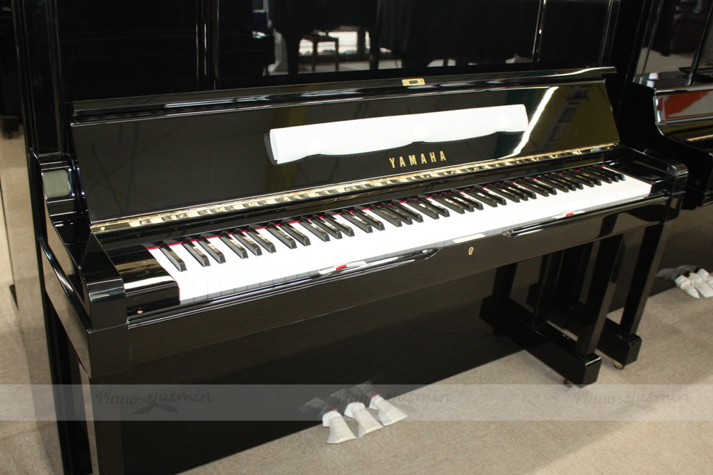 Piano Yamaha UX3