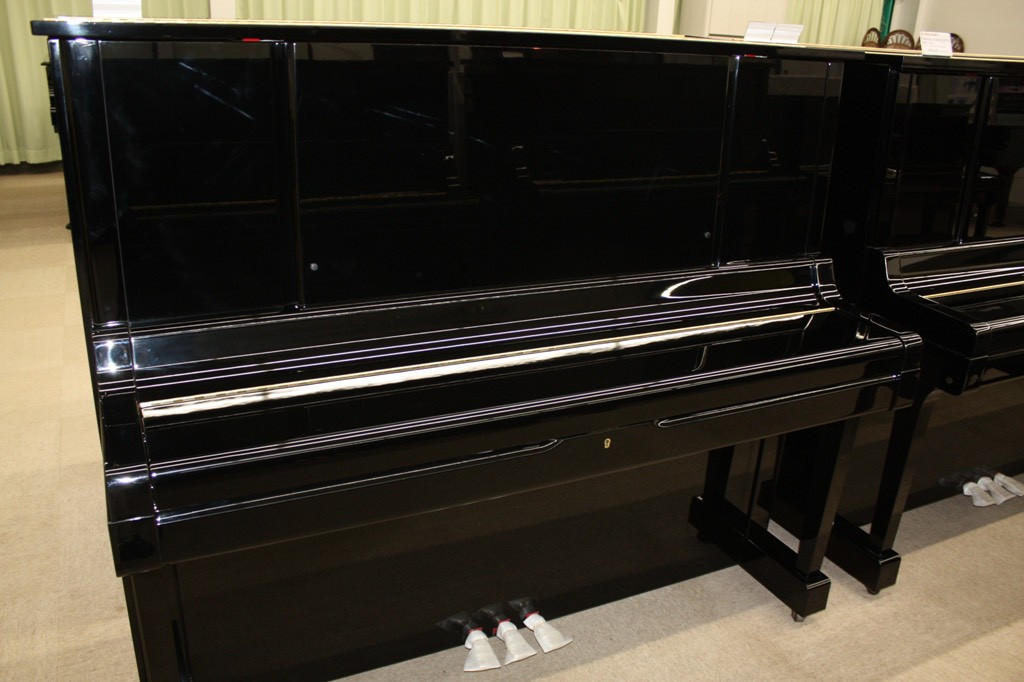 Piano Yamah YUX