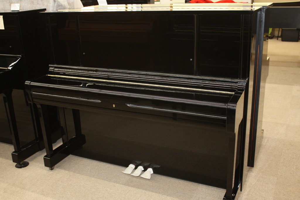 Piano Yamaha UX1