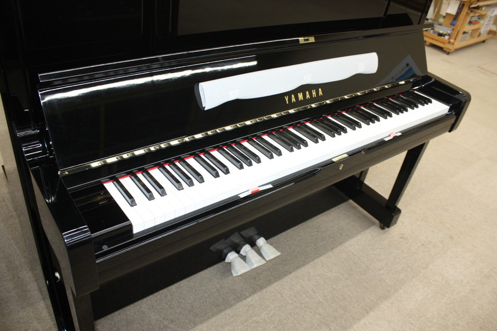 Piano Yamaha UX1