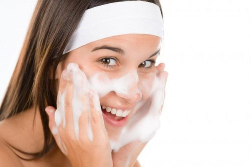 Foaming Micellar Cleansing Lotion - Sữa rửa mặt và tẩy trang tạo bọt dành cho da thường và da hỗn hợp