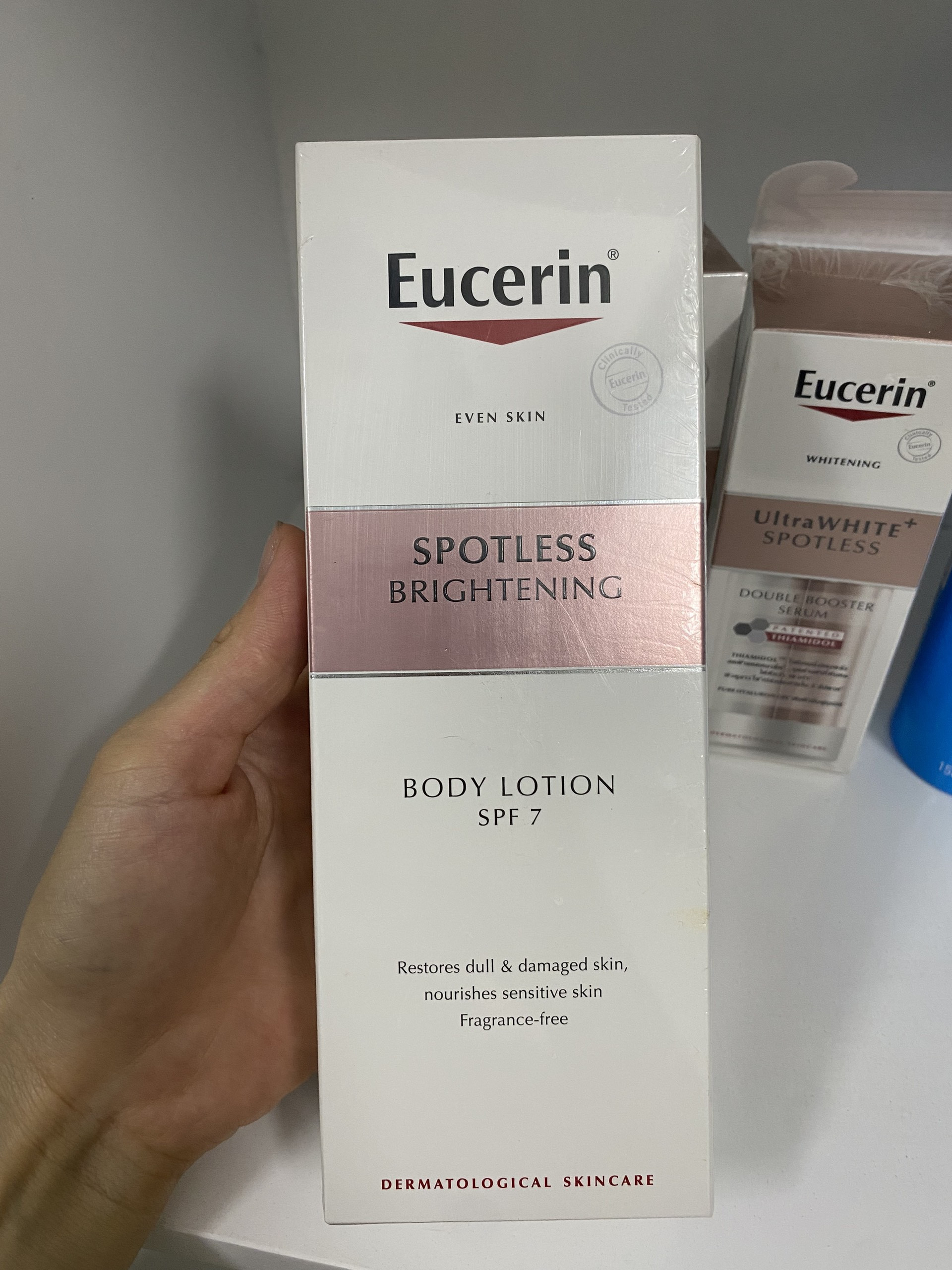 SỮA DƯỠNG THỂ TRẮNG SÁNG DA EUCERIN SPF7