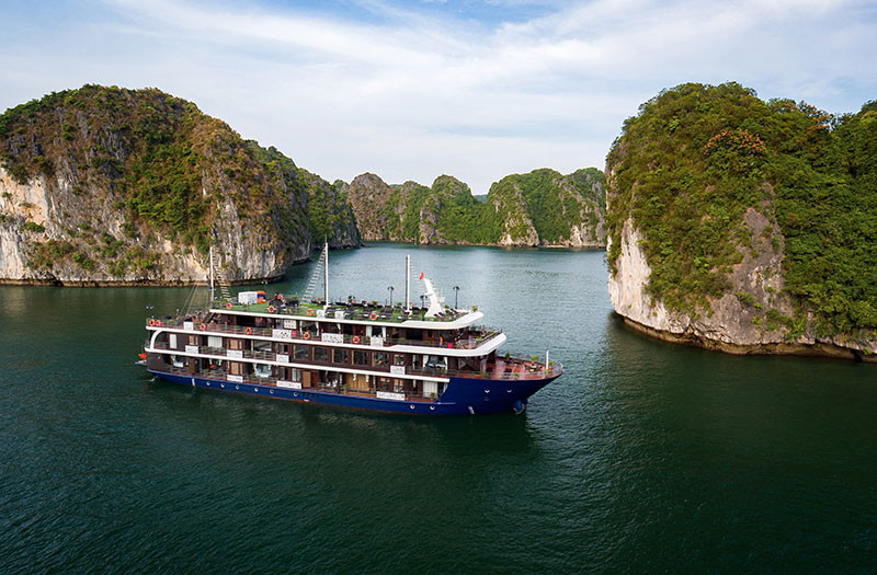 Hanoi - Halong - Ninhbinh - Danang - Hue - Hoian - Hochiminh city - Cuchi - Mekong delta 11 days 10 nights