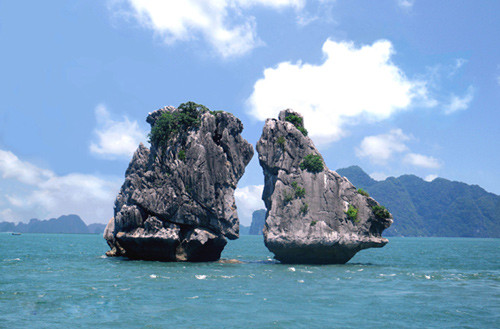 Hanoi - Halong - Ninhbinh - Danang - Hue - Hoian - Hochiminh city - Cuchi - Mekong delta 11 days 10 nights