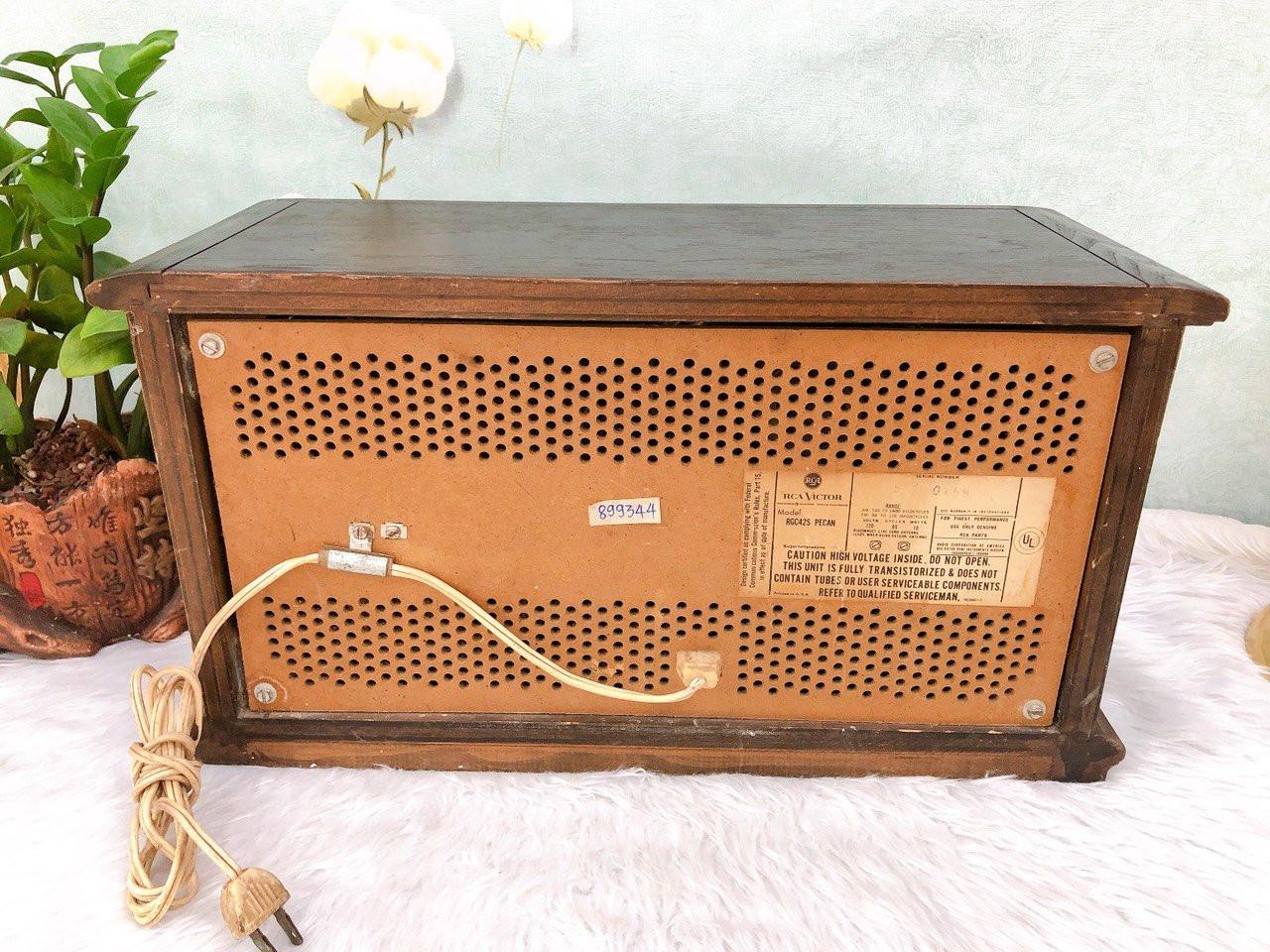 Radio RCA model RGC42S Pecan