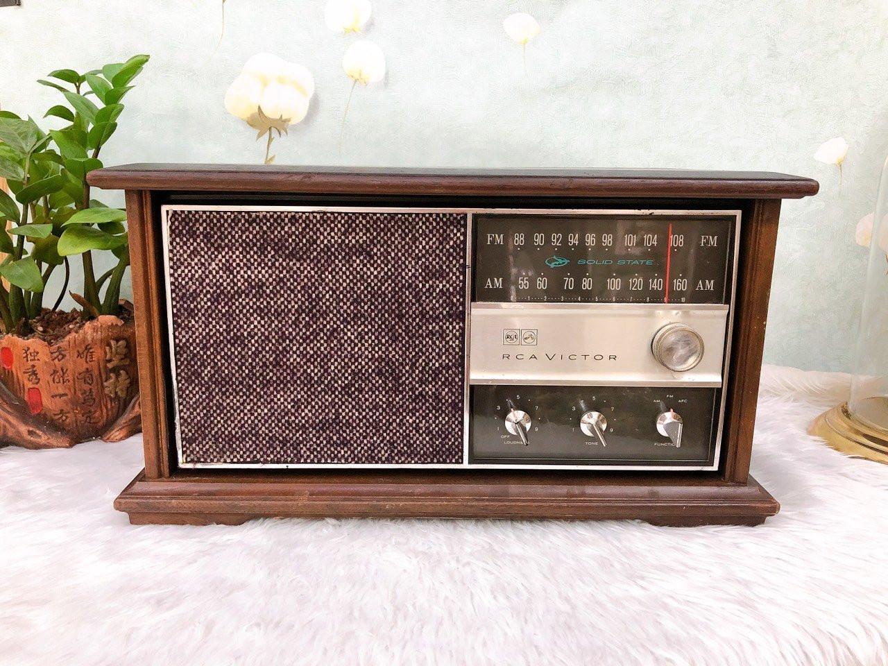 Radio RCA model RGC42S Pecan