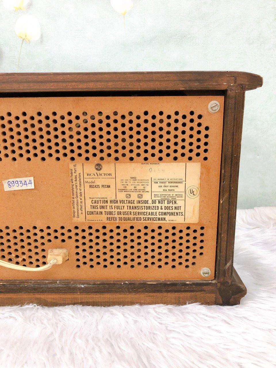 Radio RCA model RGC42S Pecan