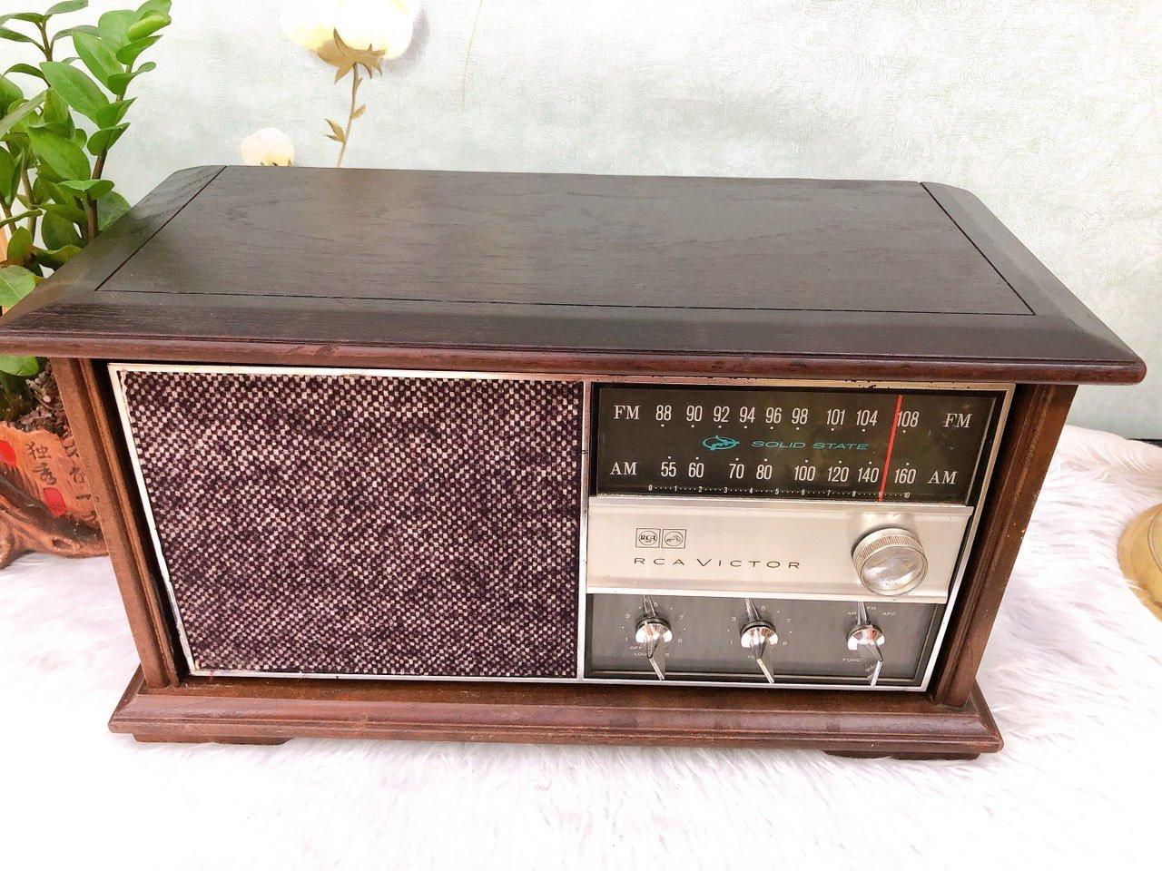 Radio RCA model RGC42S Pecan