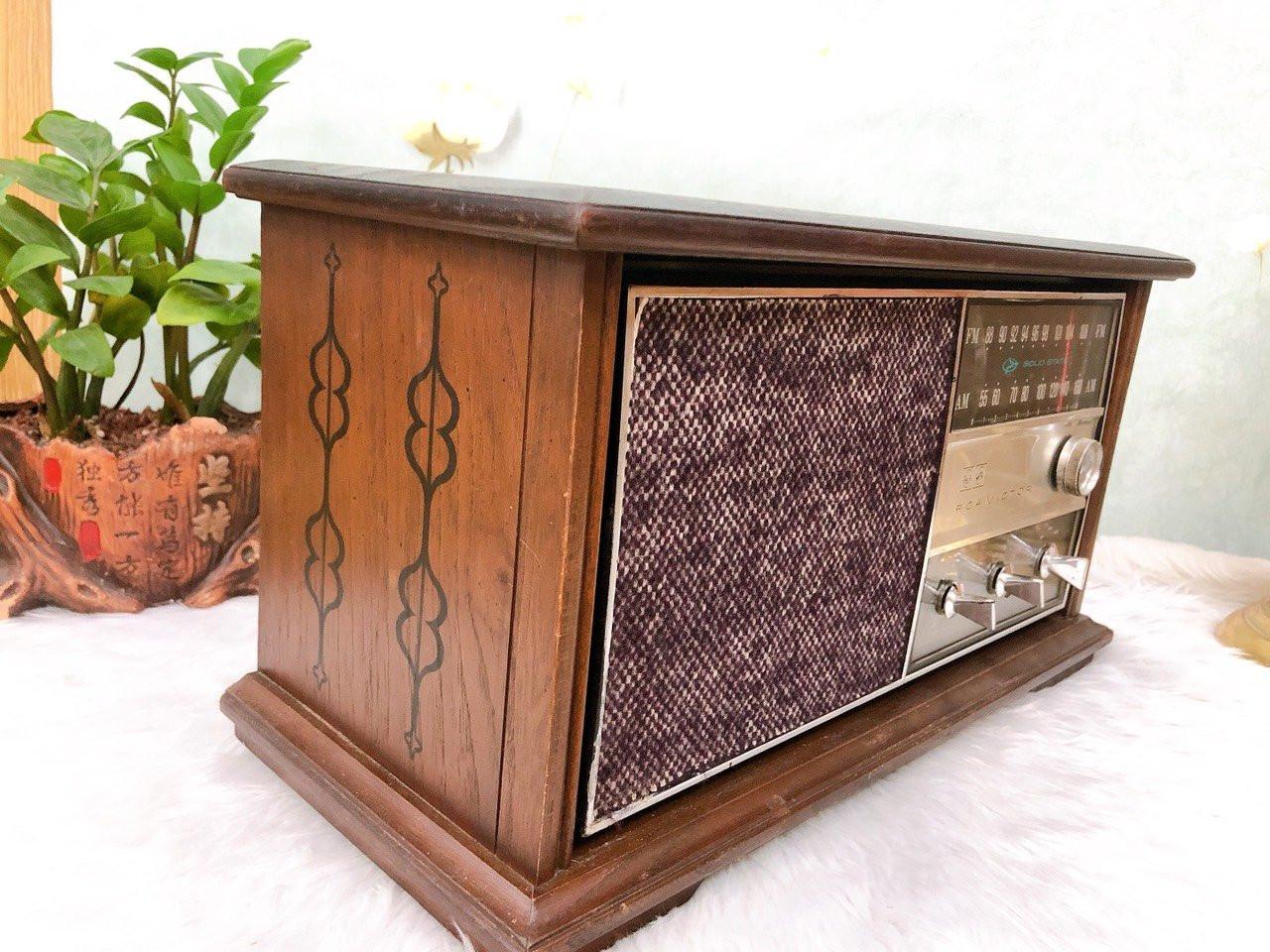 Radio RCA model RGC42S Pecan