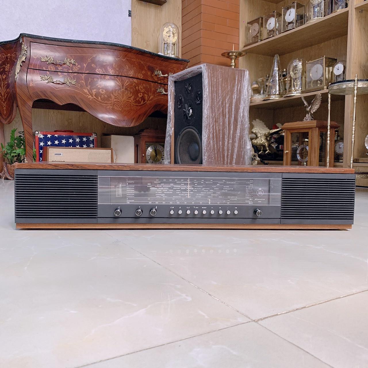 Radio cổ điển Beomaster dài 74cm