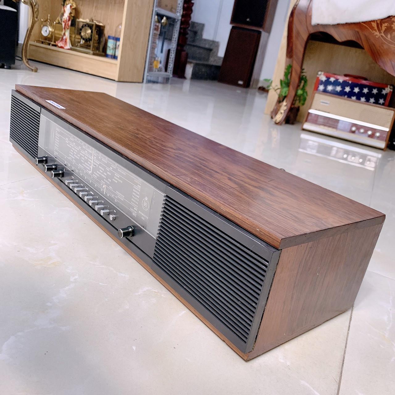 Radio cổ điển Beomaster dài 74cm