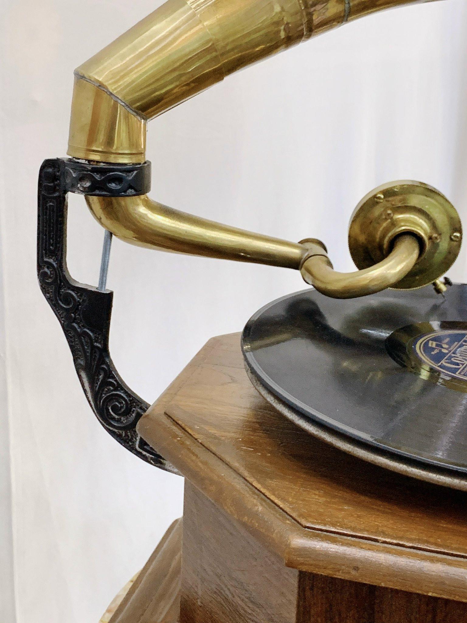 Máy hát Gramophone cổ điển - Hoạt động tốt