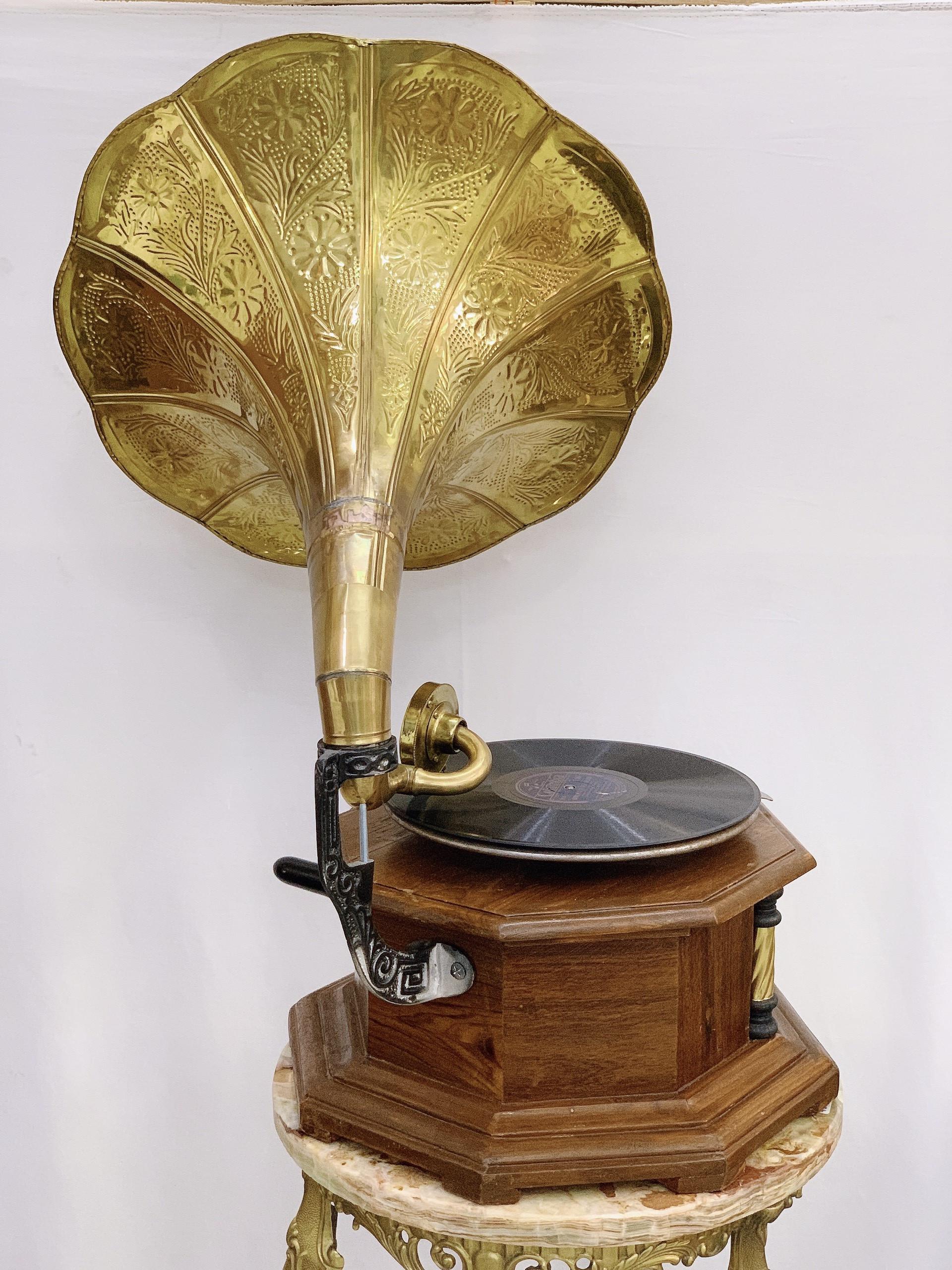 Máy hát Gramophone cổ điển - Hoạt động tốt