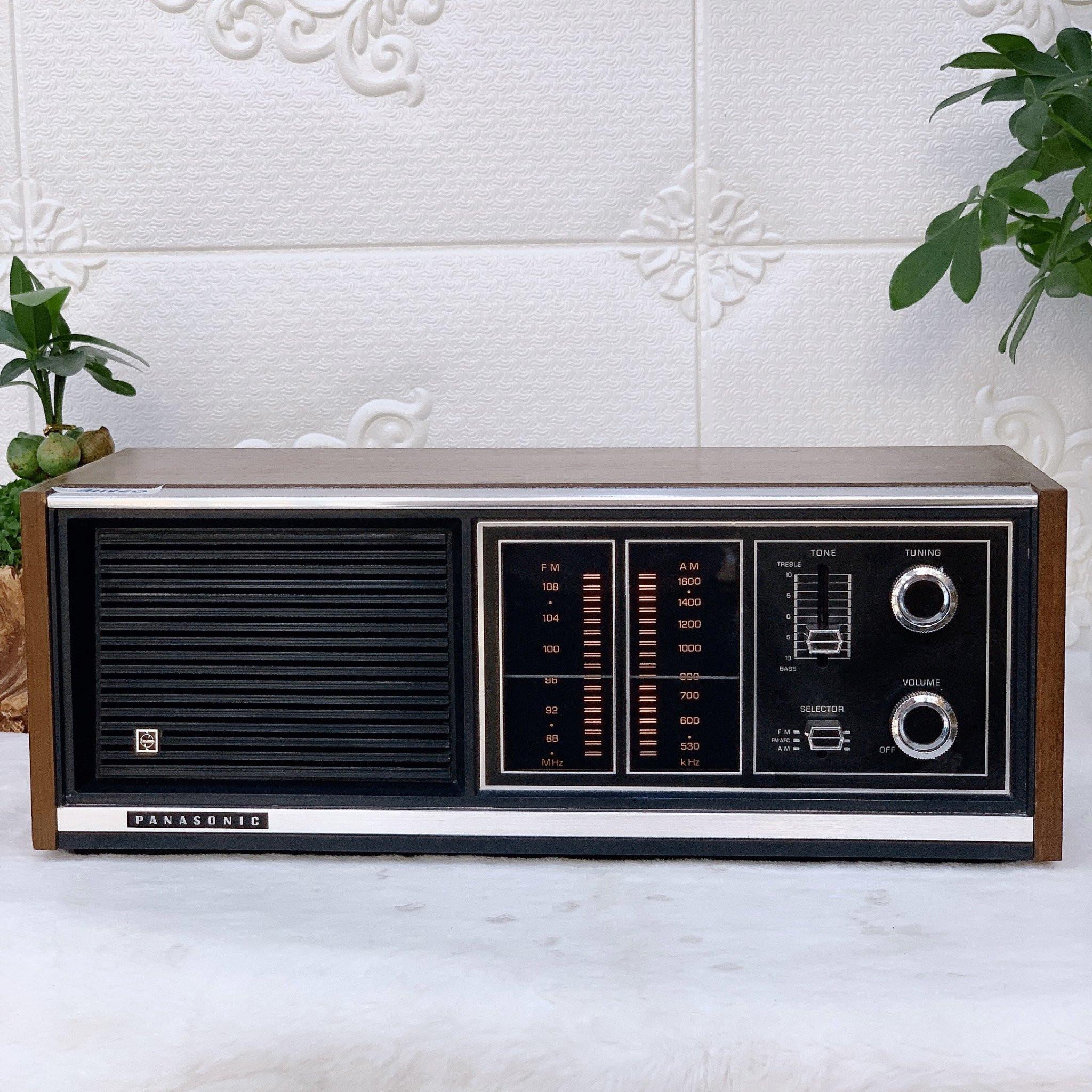 Radio Panasonic RE-7371 để bàn cổ điển