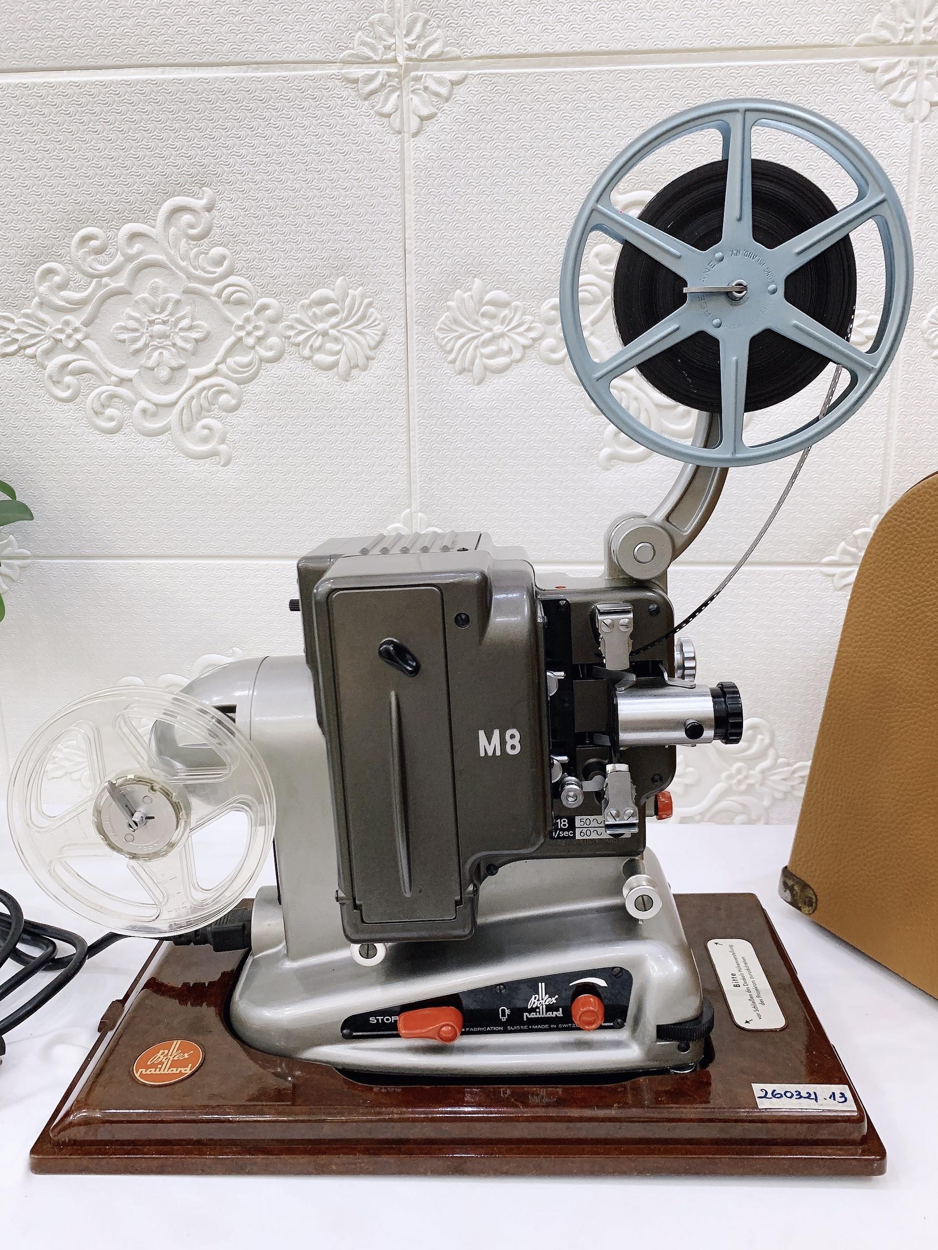 Máy chiếu phim Bolex Paillard M8 cổ điển