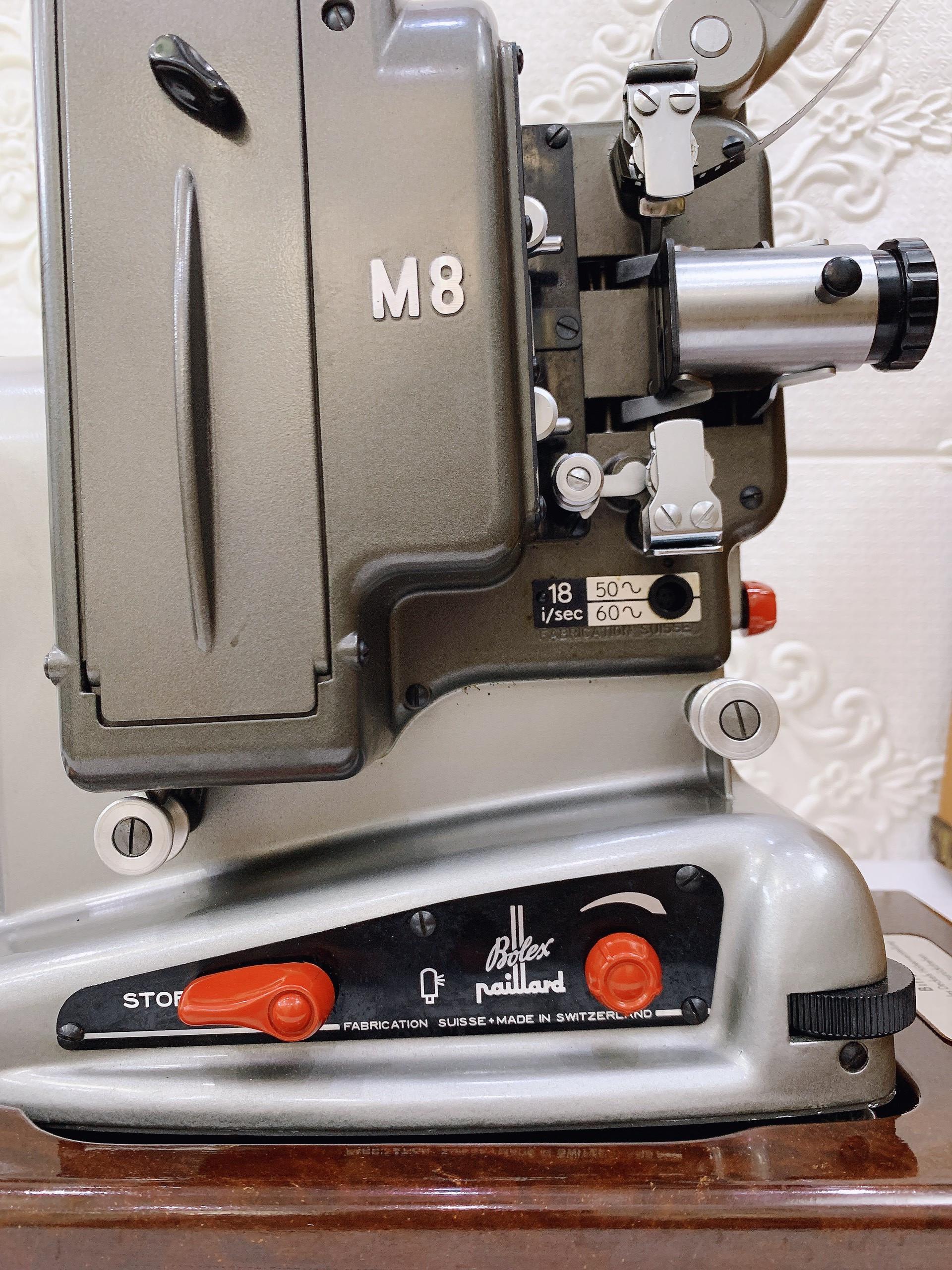 Máy chiếu phim Bolex Paillard M8 cổ điển