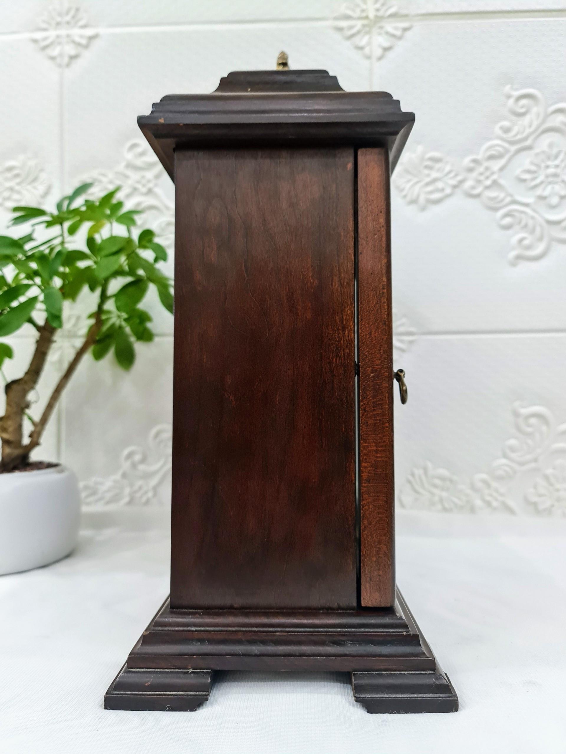 Đồng hồ để bàn New Haven Clock Co.