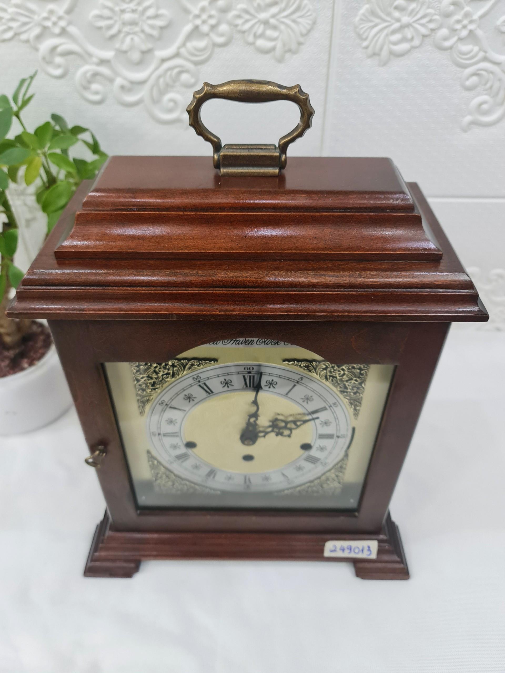 Đồng hồ để bàn New Haven Clock Co.