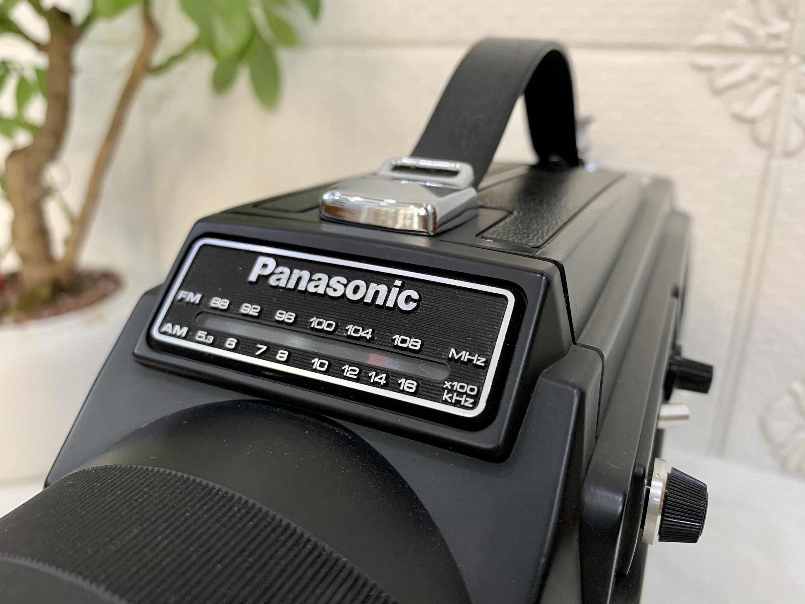 Radio Panasonic xách tay tích hợp TV đen trắng