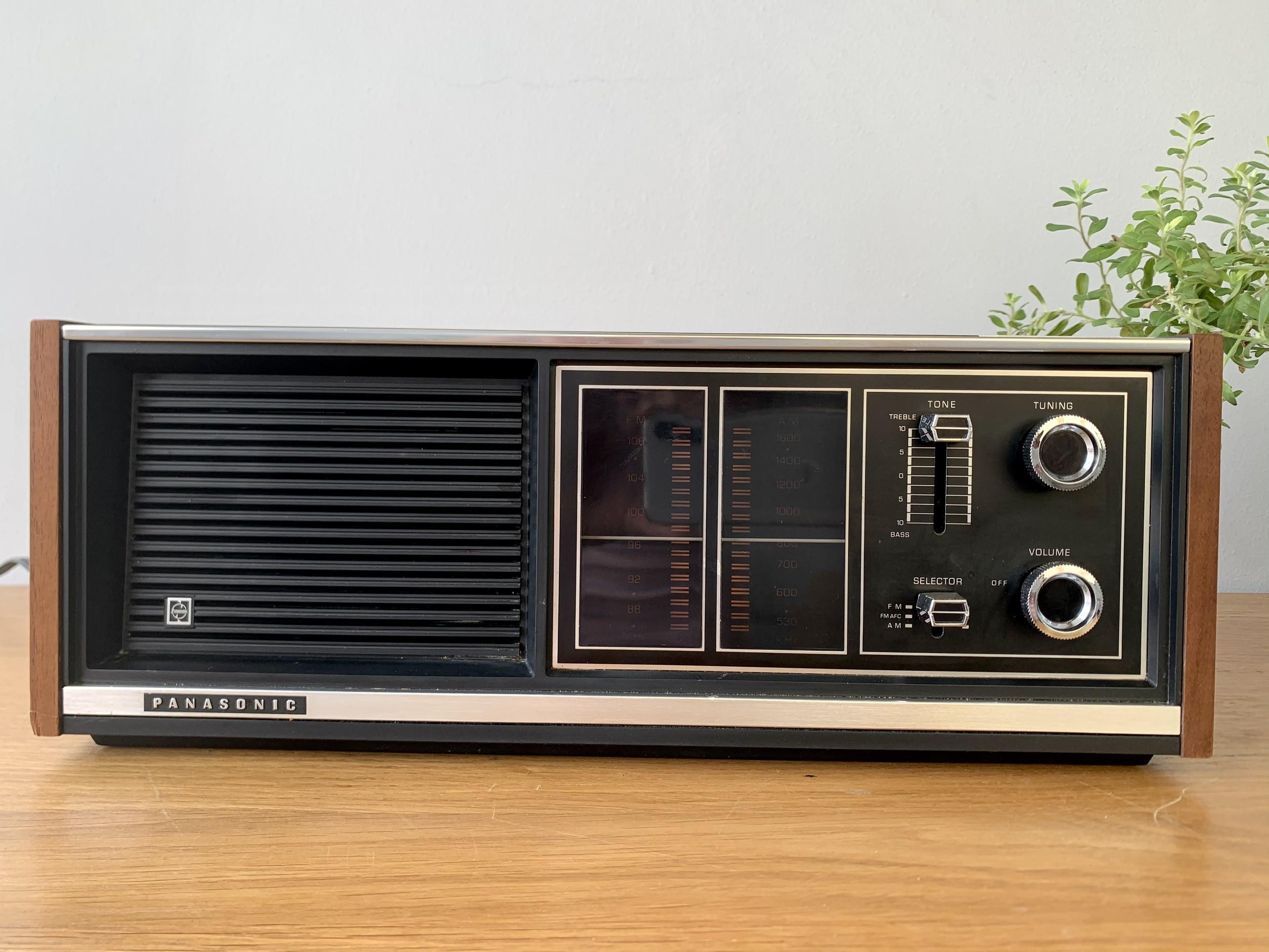 Radio Panasonic model RE-7371 cổ điển