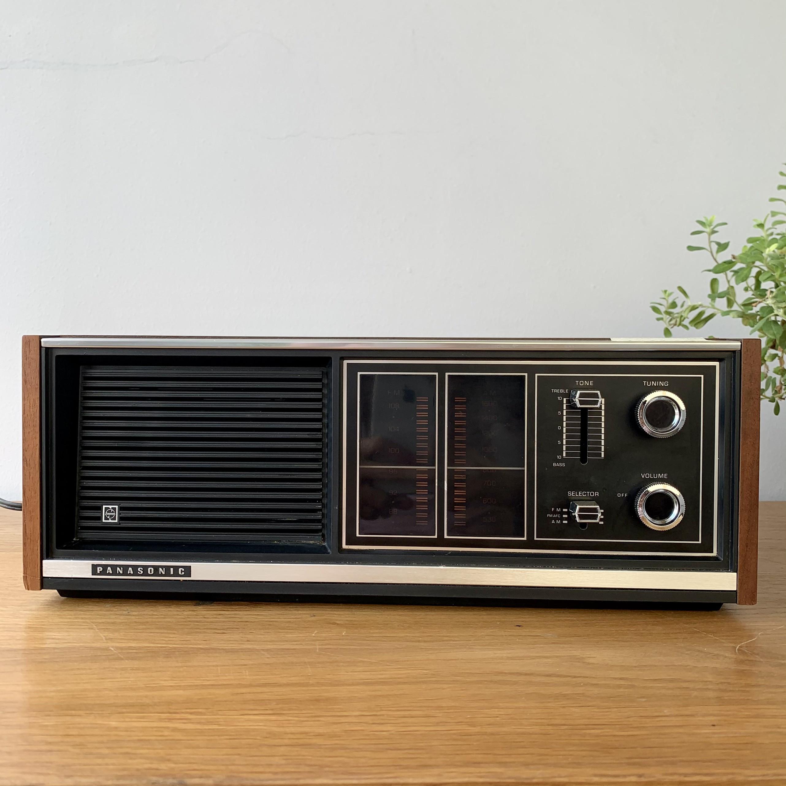 Radio Panasonic model RE-7371 cổ điển