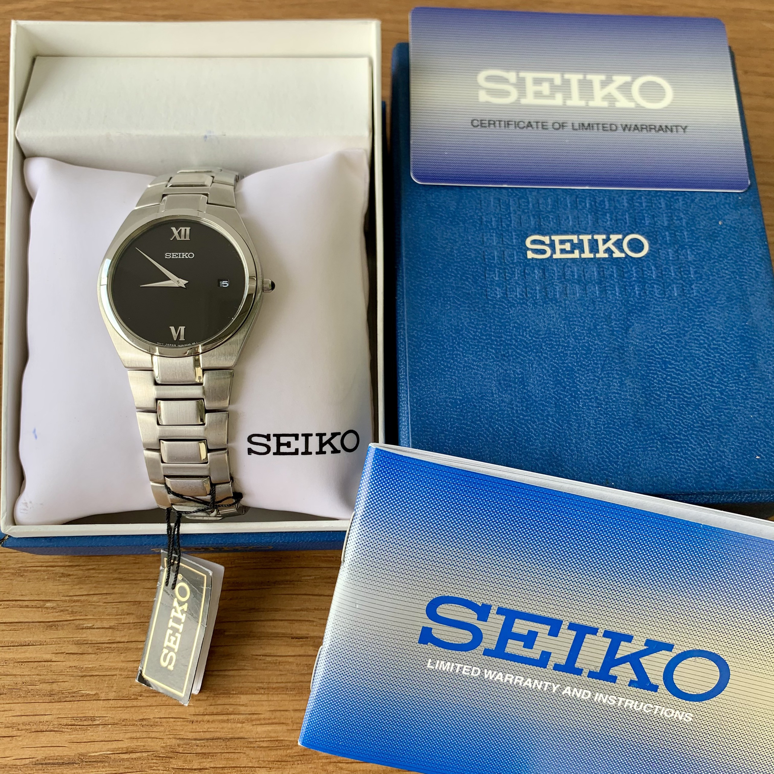 Đồng hồ đeo tay nam Seiko mặt đen